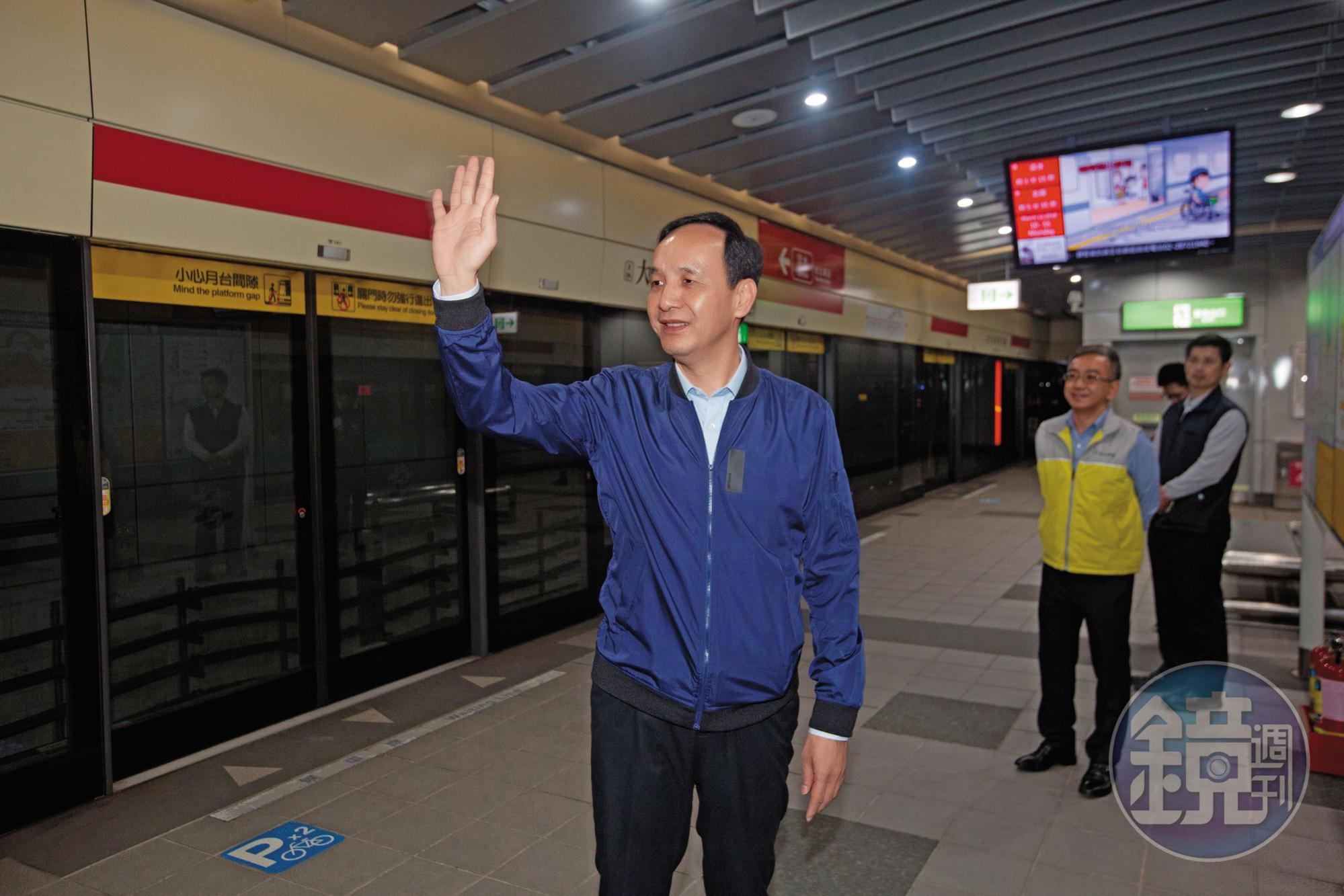 新北市長朱立倫(左)3月搶先登陸與國台辦主任劉結一(右)見面,反觀吳敦義國共論壇難產,2顆太陽較勁未停。