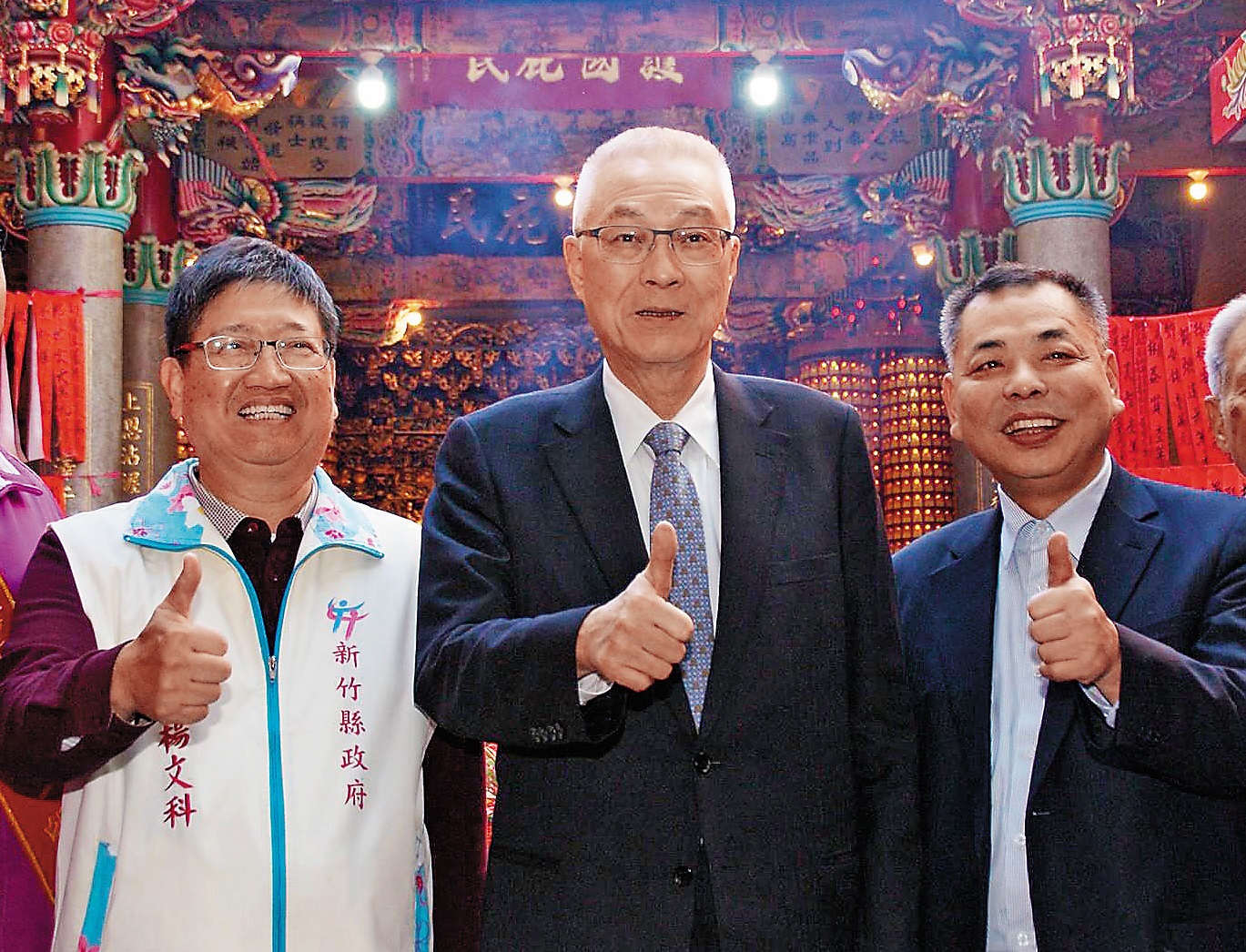 國民黨新竹縣長提名風波持續延燒，黨內盛傳黨主席吳敦義（右）為了替2020年全民調解套，才決定轉彎徵召新竹縣副縣長楊文科（左）。（楊文科臉書）