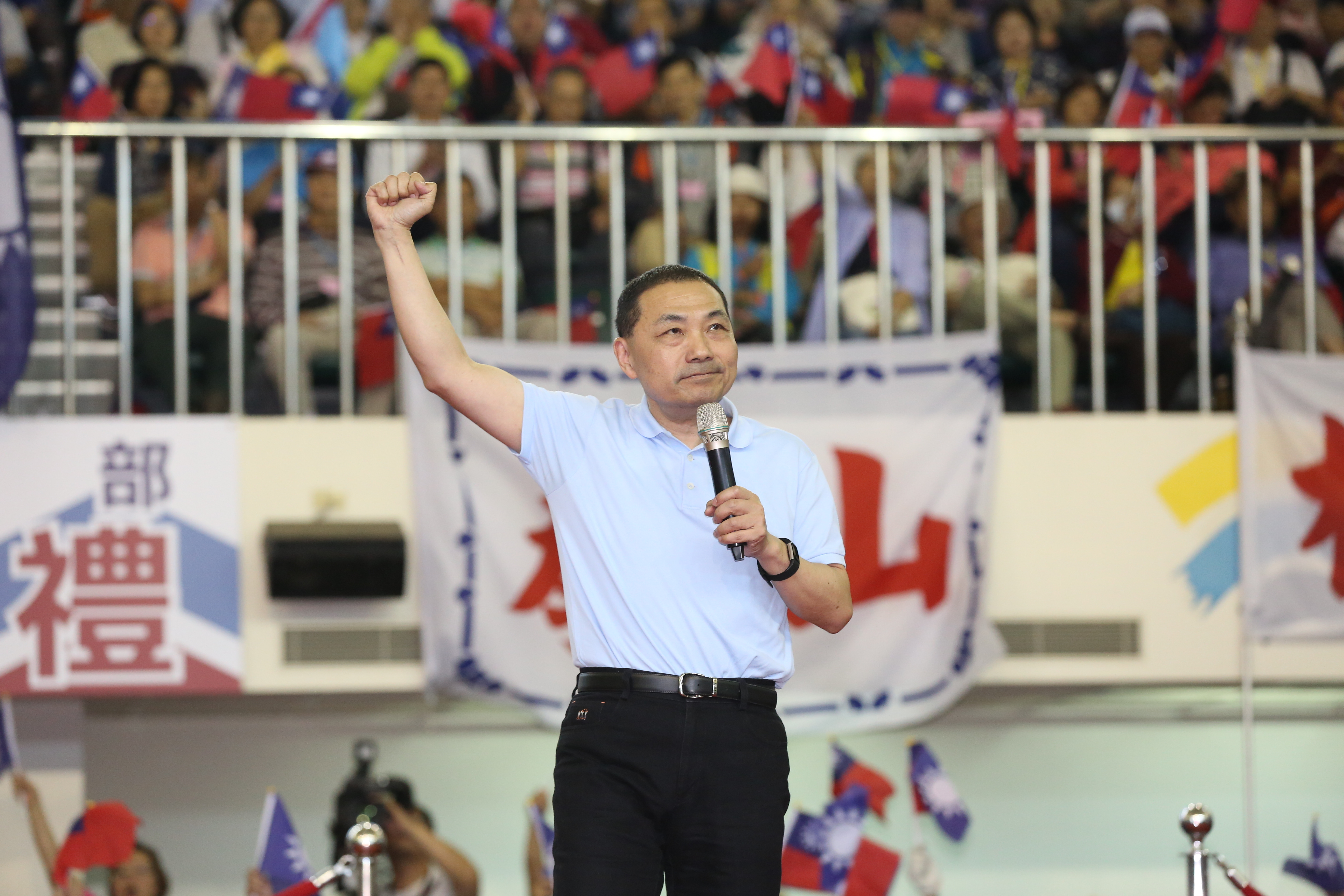 近侯人士指出，侯友宜與李鴻鈞熟識，李鴻鈞願意幫忙輔選。