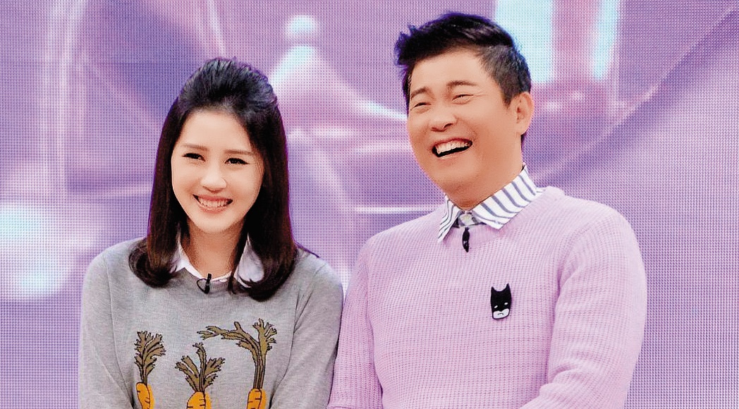 嚴立婷（左）與曾國城（右）合作《一袋女王》3年多，產後復出沒多久，日前無預警被製作單位通知不用再去錄影了，令她錯愕。（衛視提供）