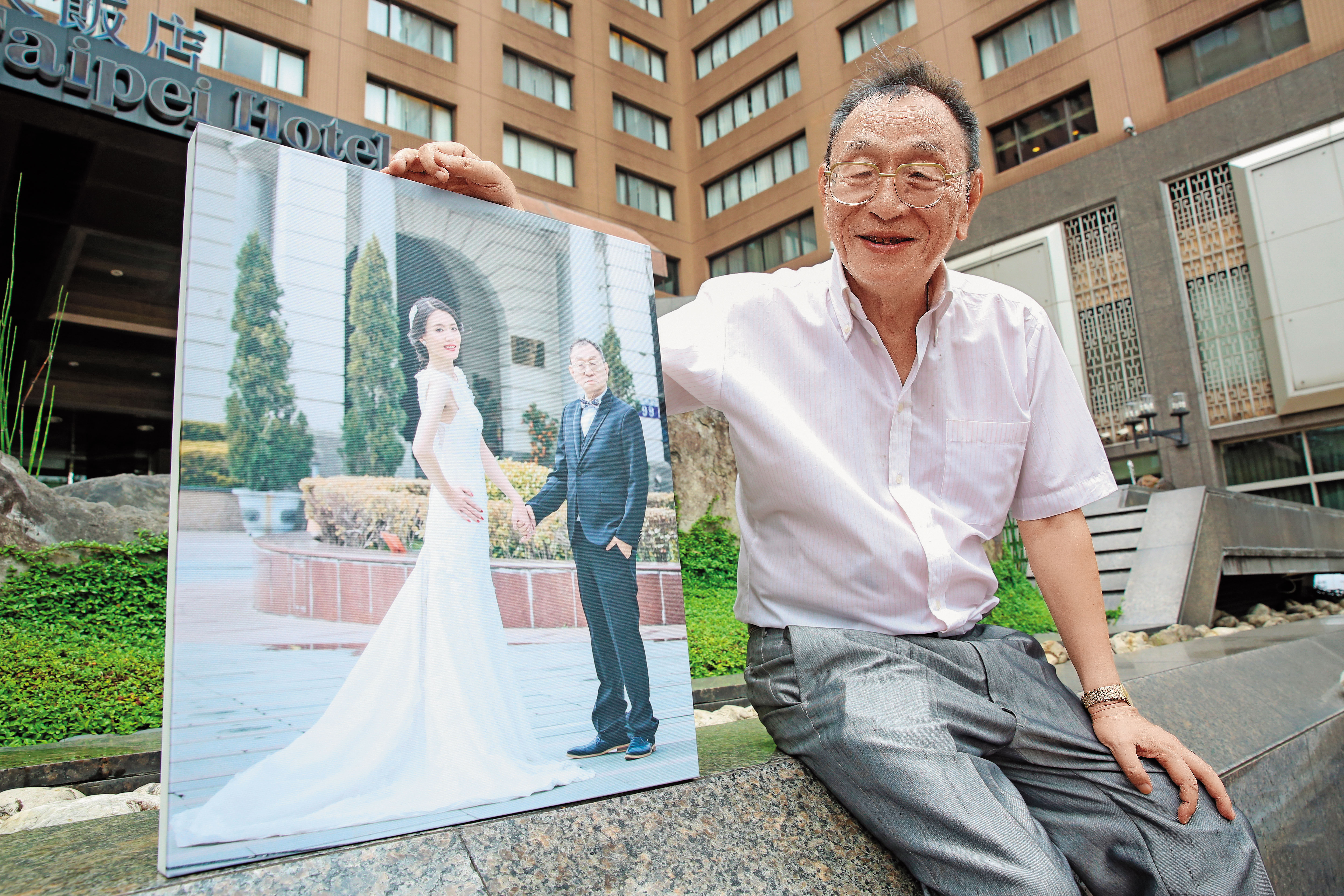 今年68歲的討債專家董念台，向本刊證實已在5月18日與小他33歲的嫩妻黃逸珊登記結婚，6月30日舉辦婚宴。