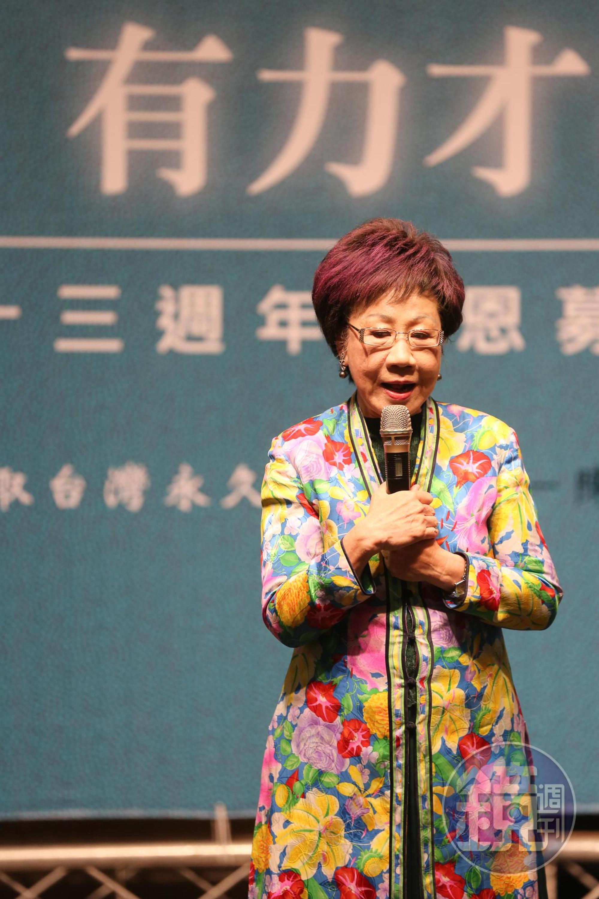 董念台最有名的事蹟之一，是曾向前副總統呂秀蓮求婚。