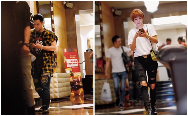 6月14日01：38楊晨熙（右）邊滑手機邊從KTV走出，相隔不到1分鐘，大飛也從同一KTV走出，看來是刻意一前一後避人耳目。