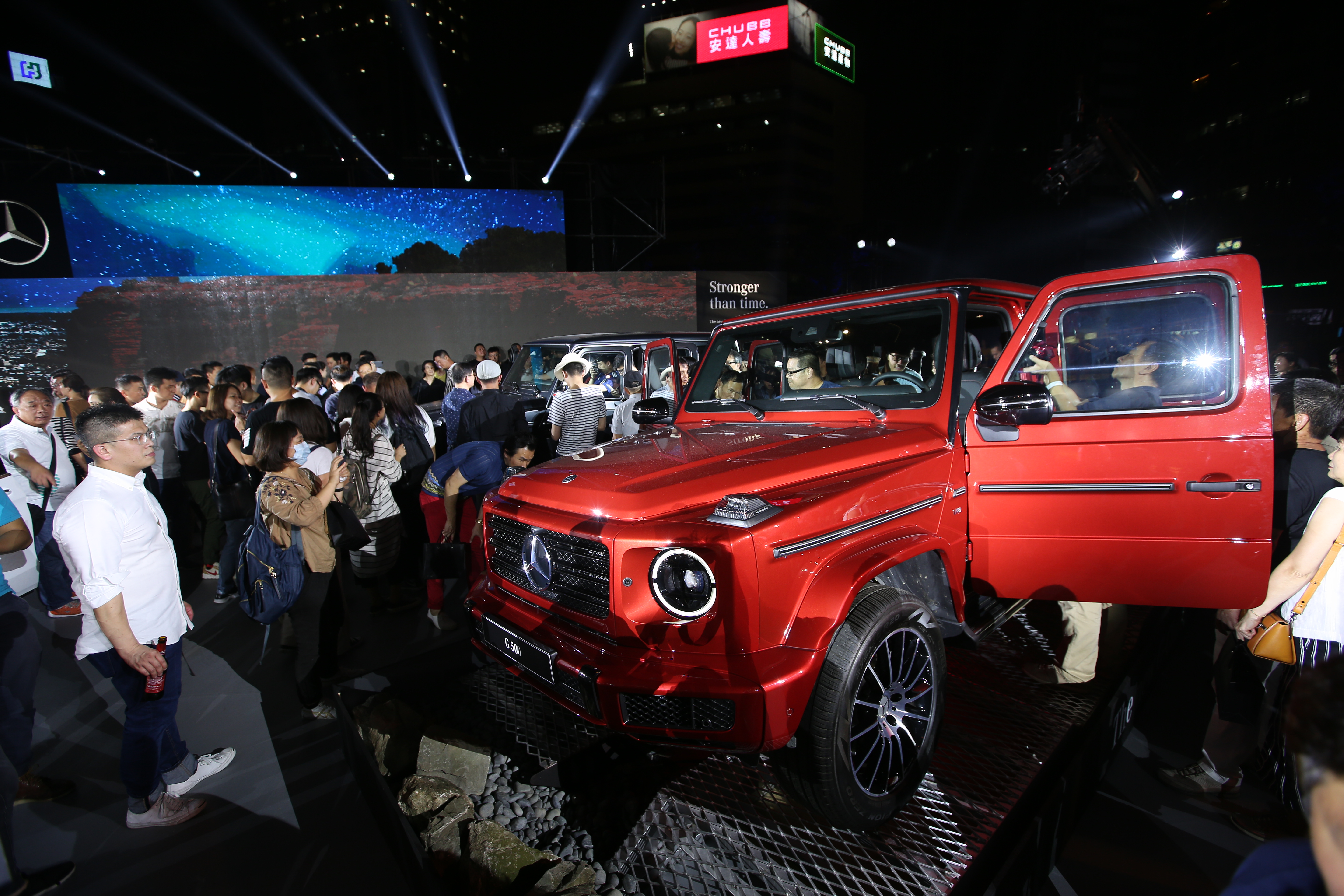 有地表最強越野車之稱的賓士G-class，今年大改款登台，雖要價662萬起，還沒問市前就已經收到2位數訂單。
