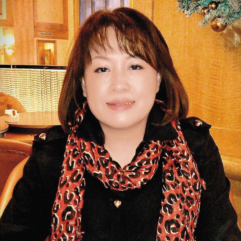 呂女曾是風俗店紅牌，深得客人喜愛，事業起飛後，就自己開店當媽媽桑。（翻攝自臉書）