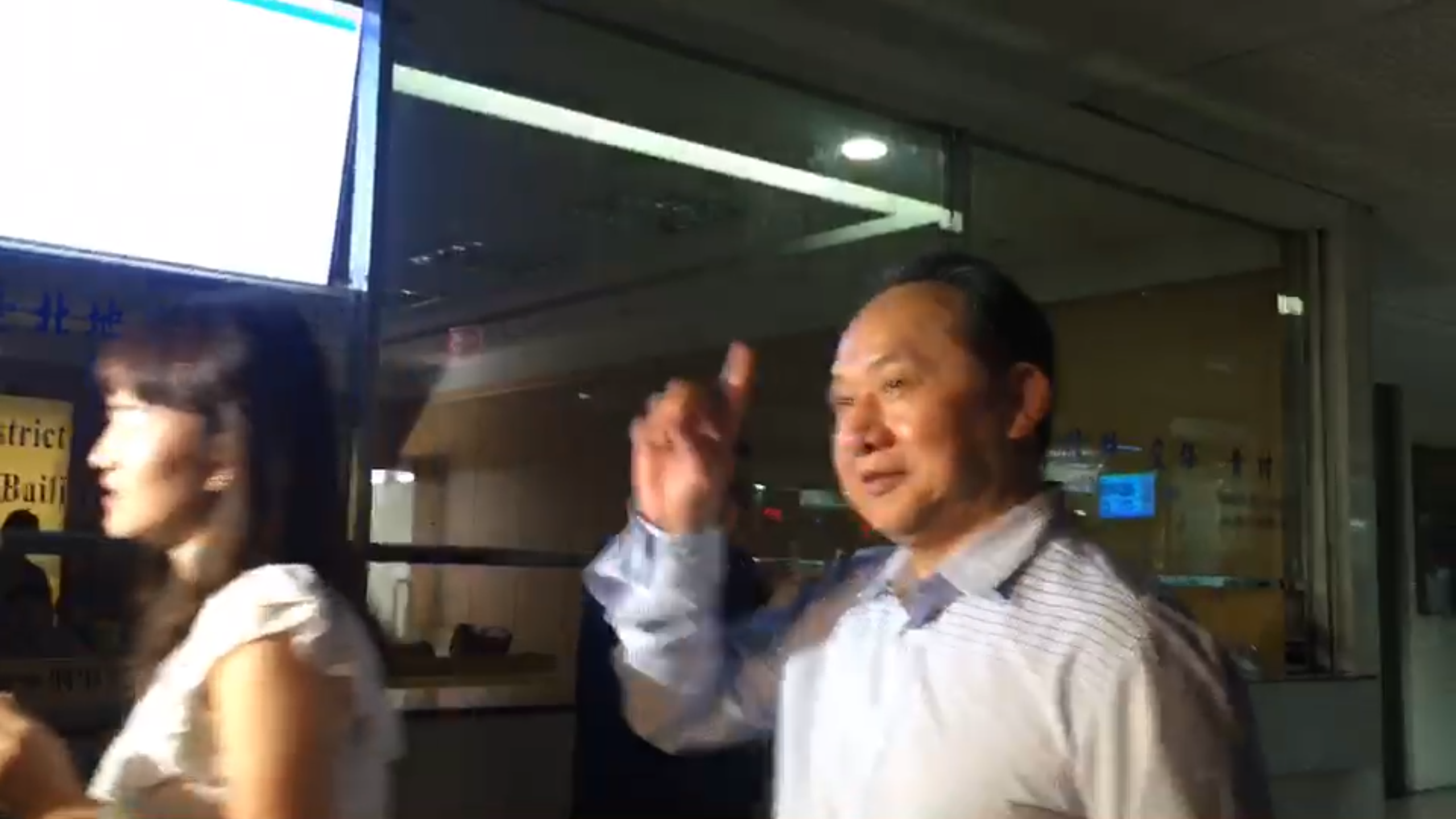 美麗華集團創辦人黃杏中次子黃世杰遭胞兄控告偽造文書，出庭強調沒犯法。