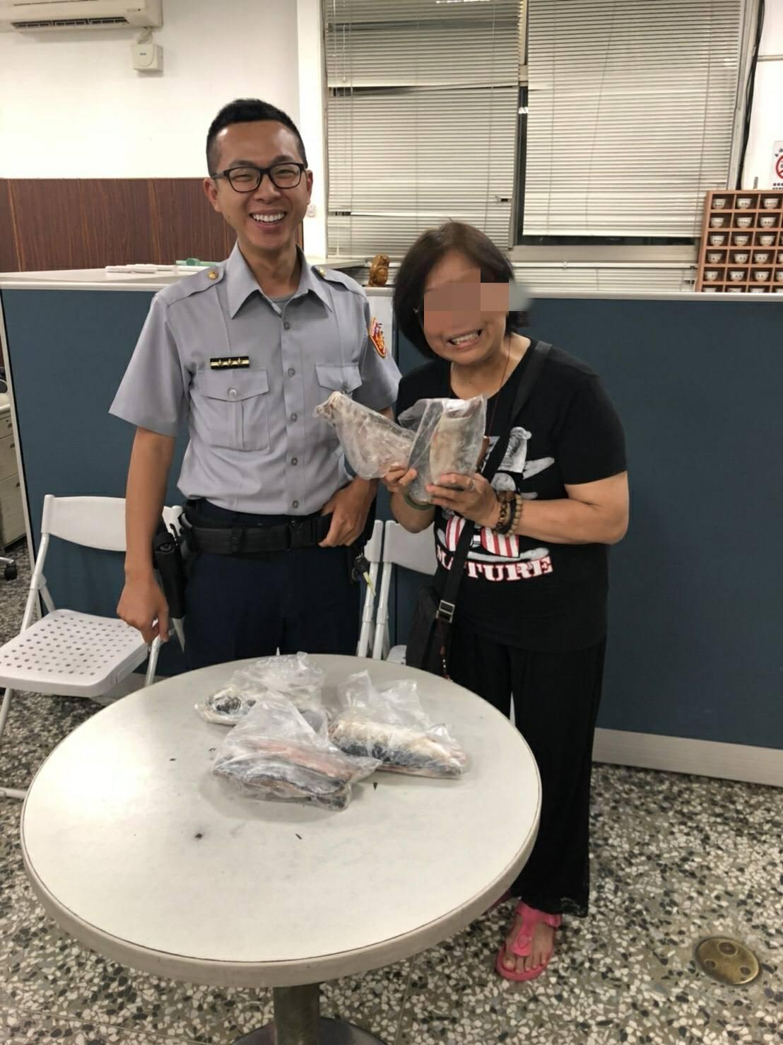 蘇姓女店長看見魚片失而復得，非常感謝警方的幫助。（翻攝畫面）