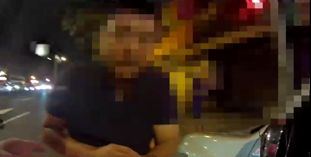 吸毒吸到鏘掉的劉姓駕駛在撞車後，向警方否認酒駕，但卻說：「我吸毒，吸很多！」（警方提供）