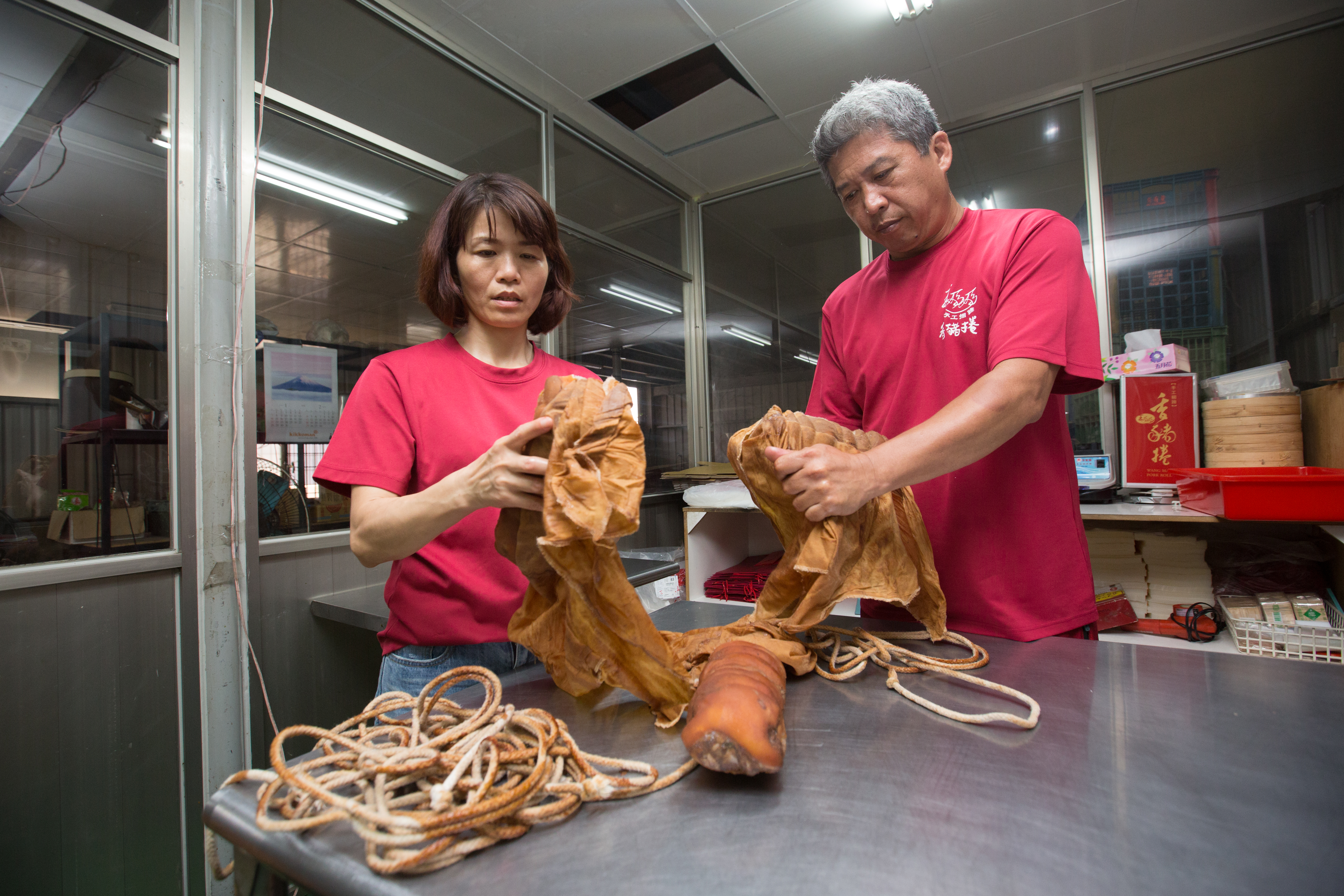 太太林亮君陪著王世國創業，還幫他借創業資金，兩人患難與共，感情甚篤。