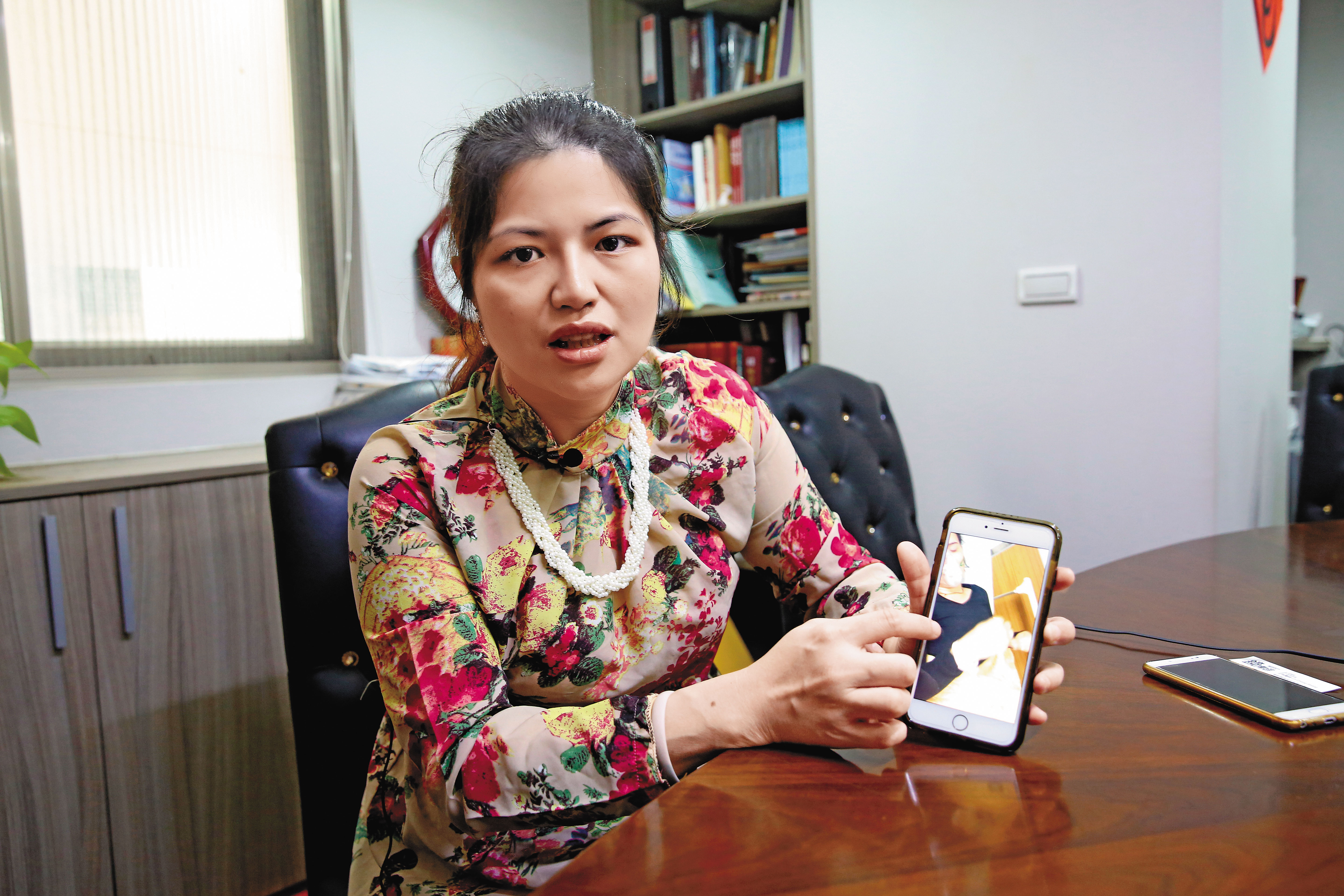 李佳樺指控桃群下指導棋,讓菲籍看護工搞得她家雞飛狗跳。