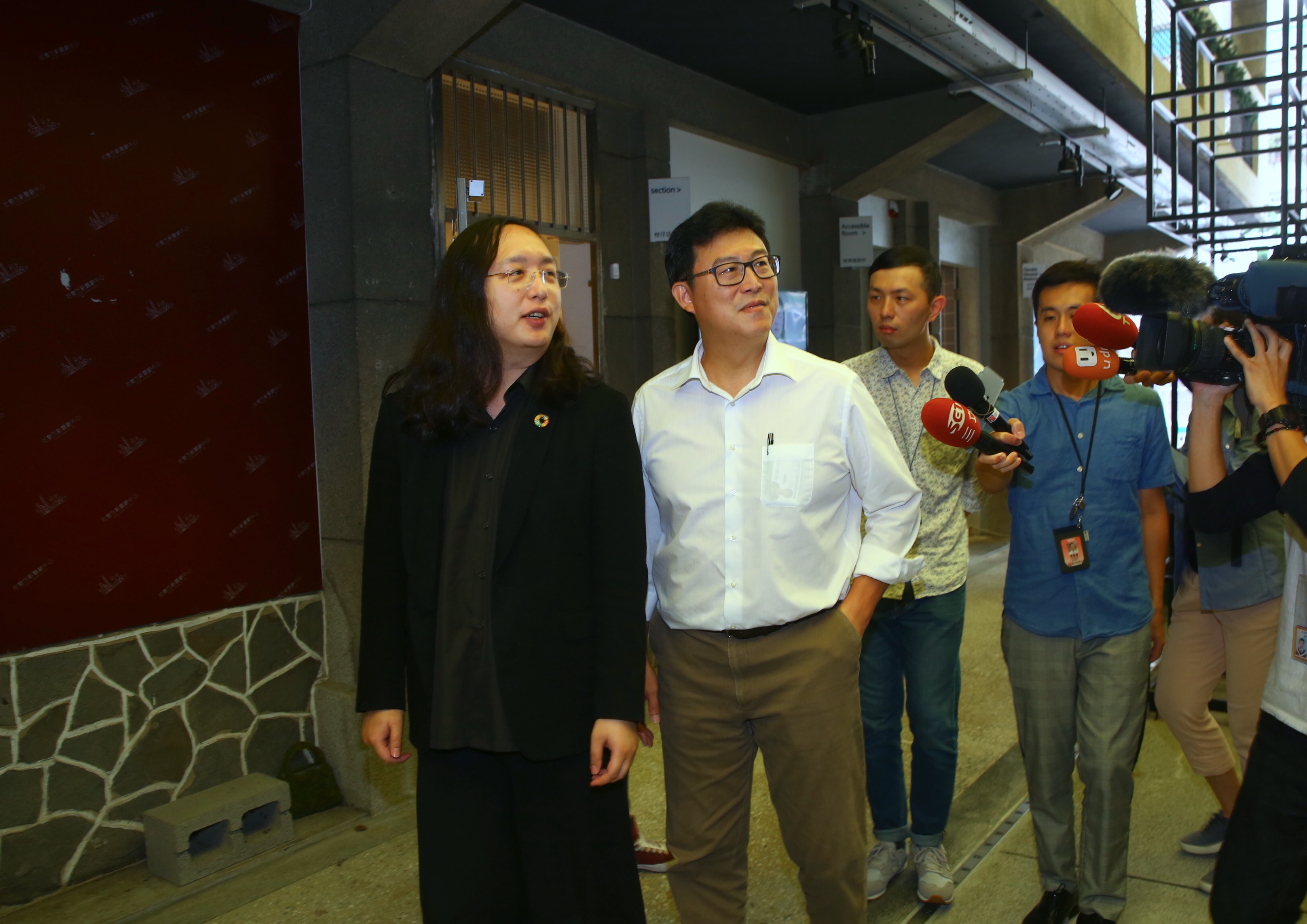 民進黨台北市長參選人姚文智今拜會政務委員唐鳳。
