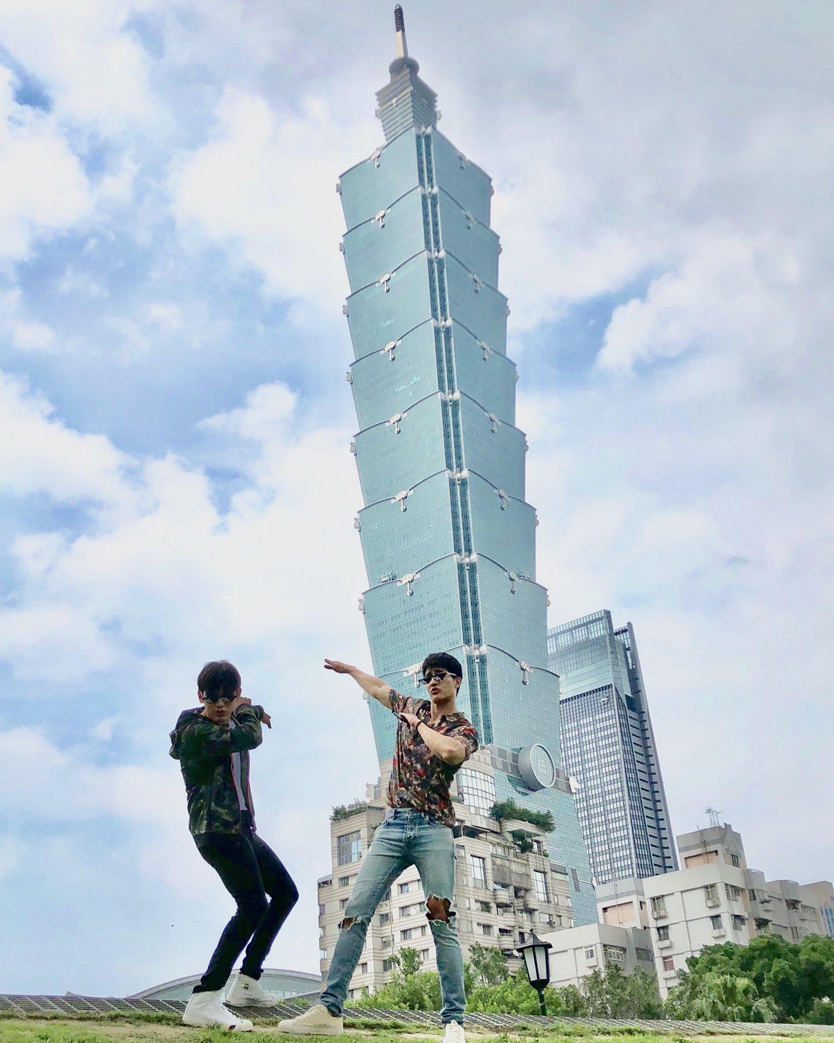 計劃中的台灣旅行一直未能成行,New和Earth於見面會隔天在台灣趴趴造,留下許多紀念照片。(翻攝自Twitter)
