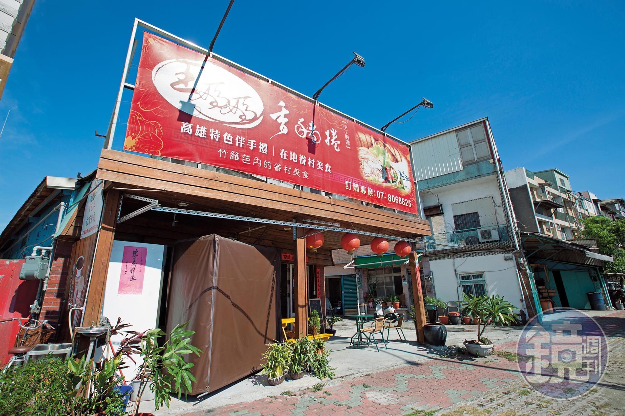 王世國將店址選在高雄小港機場附近,靠近老家,方便他就近照顧媽媽。