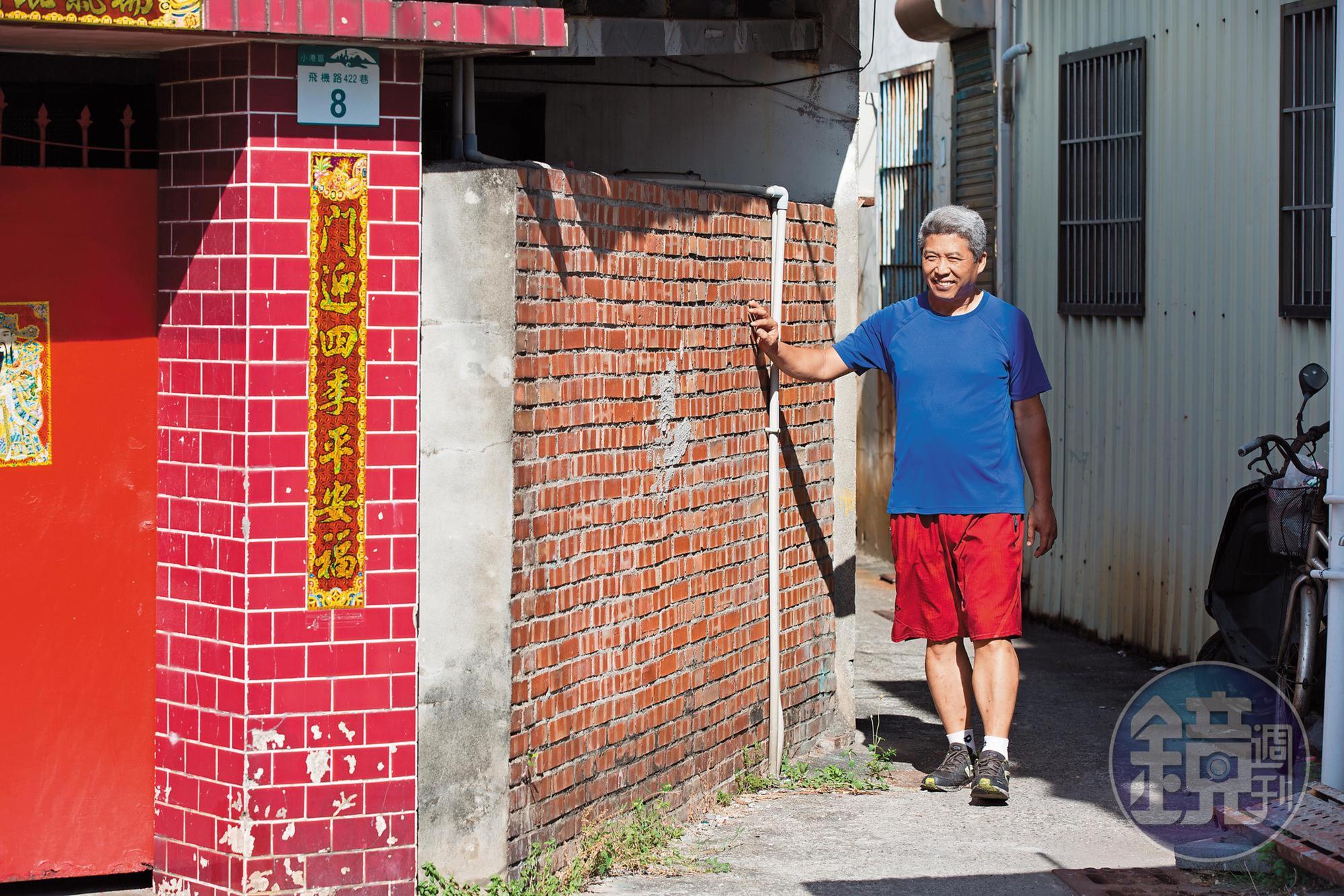 小港區的眷村幾乎被拆除,僅剩零星幾戶保存原有面貌,王世國說,走到這就感覺回到老家。