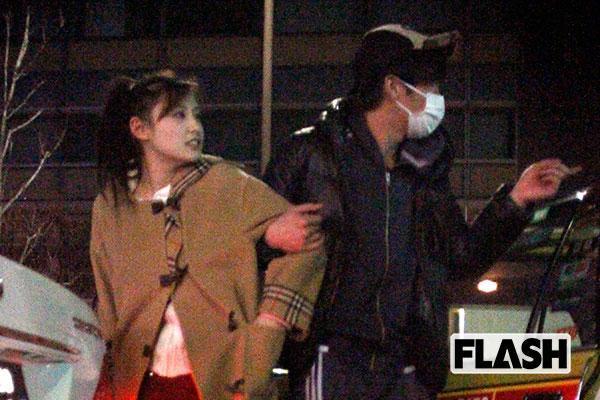 因《大叔的愛》爆紅的田中圭,除了過往腥聞被提起、且在網路上被熱烈討論。(翻攝《FLASH》)