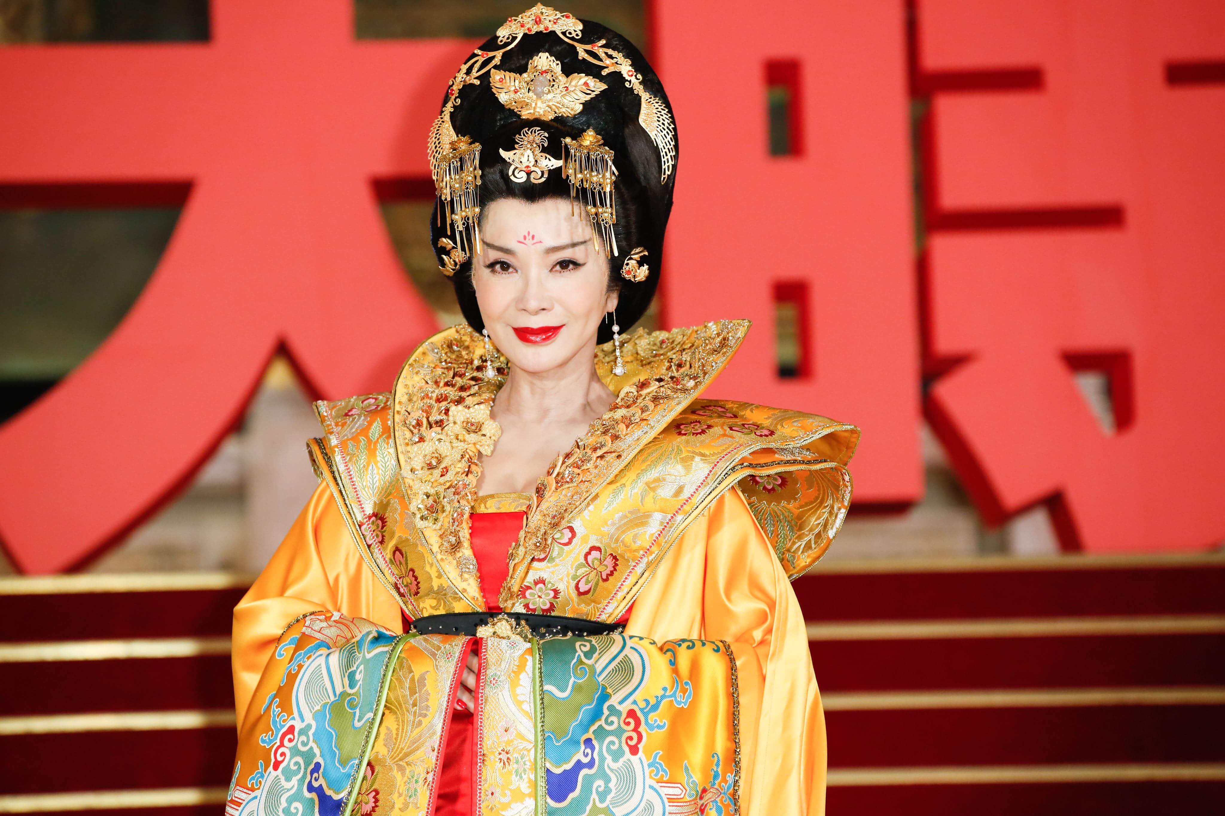 陳美鳳這次光是要訂製服裝，民視就花費了50萬元。