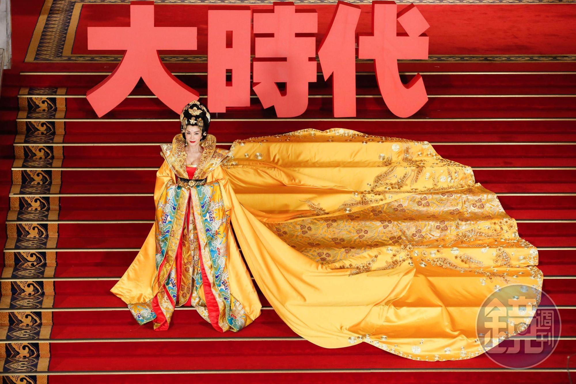 陳美鳳飾演武則天,氣宇非凡。