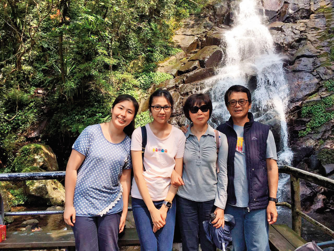 為兼顧事業與家庭，許振焜每月往返兩岸，盡可能參與妻女的生活。（許振焜提供）
