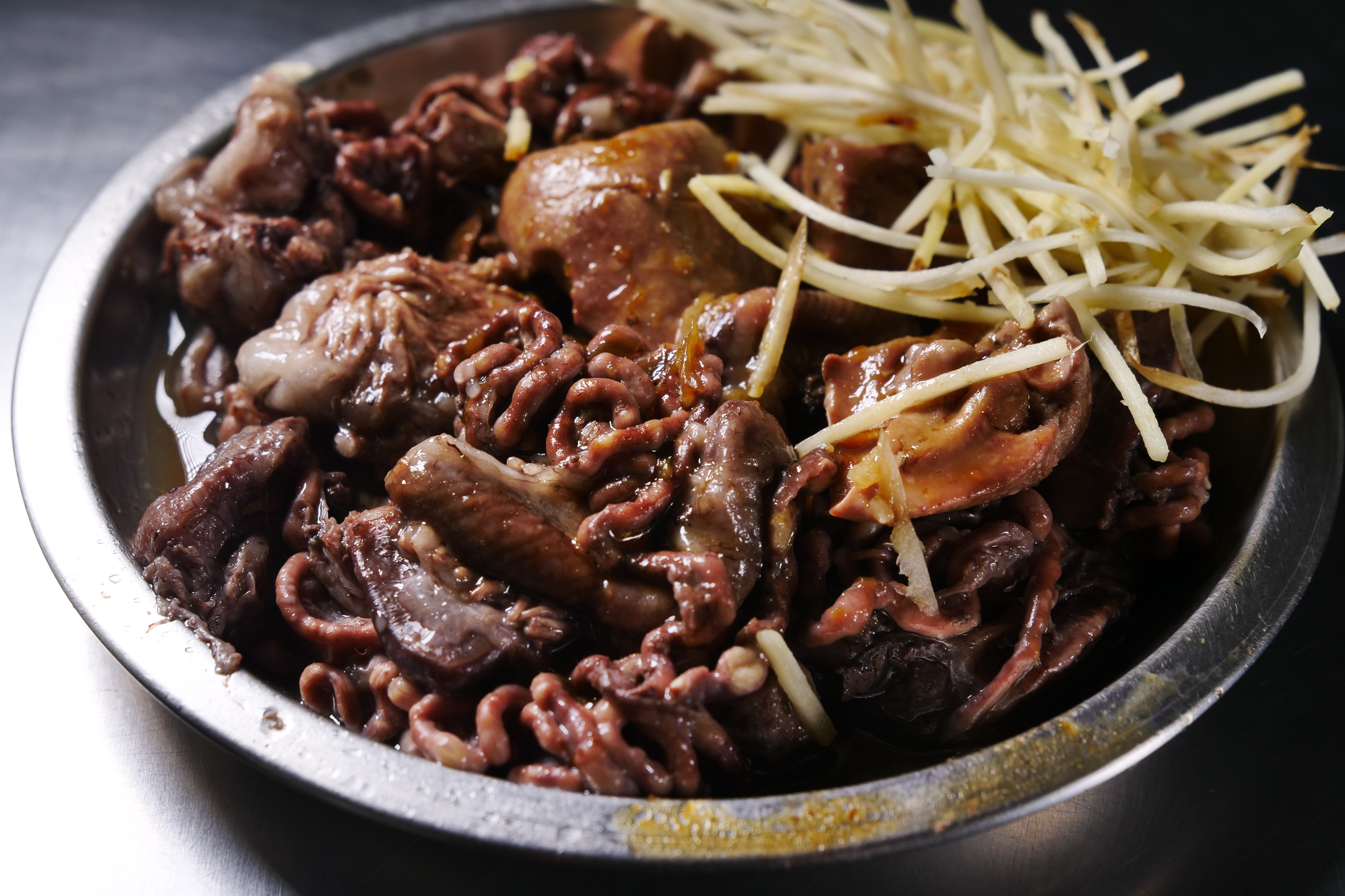 虱目魚腸是南部人最愛的異形美食。