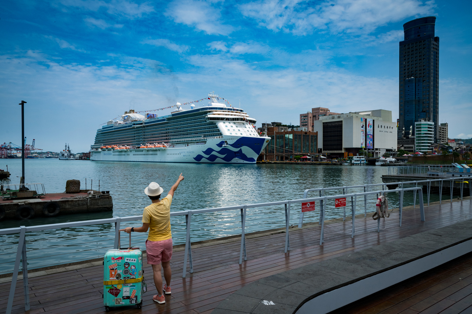 從基隆港搭上「盛世公主號」，展開吃貨的海上假期。