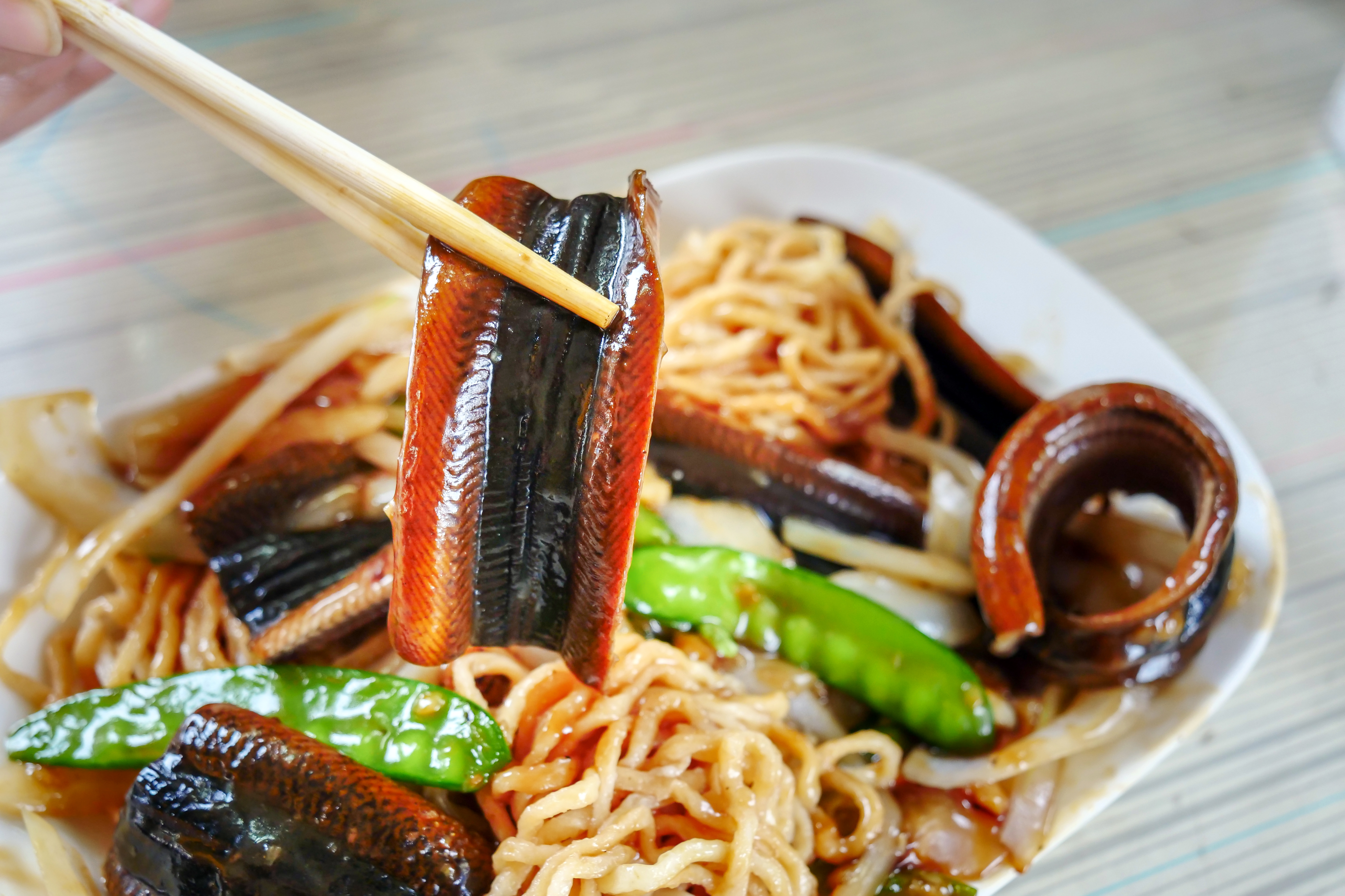 「乾炒鱔魚意麵」吃得到微炙的焦香鑊氣。（190元／份）