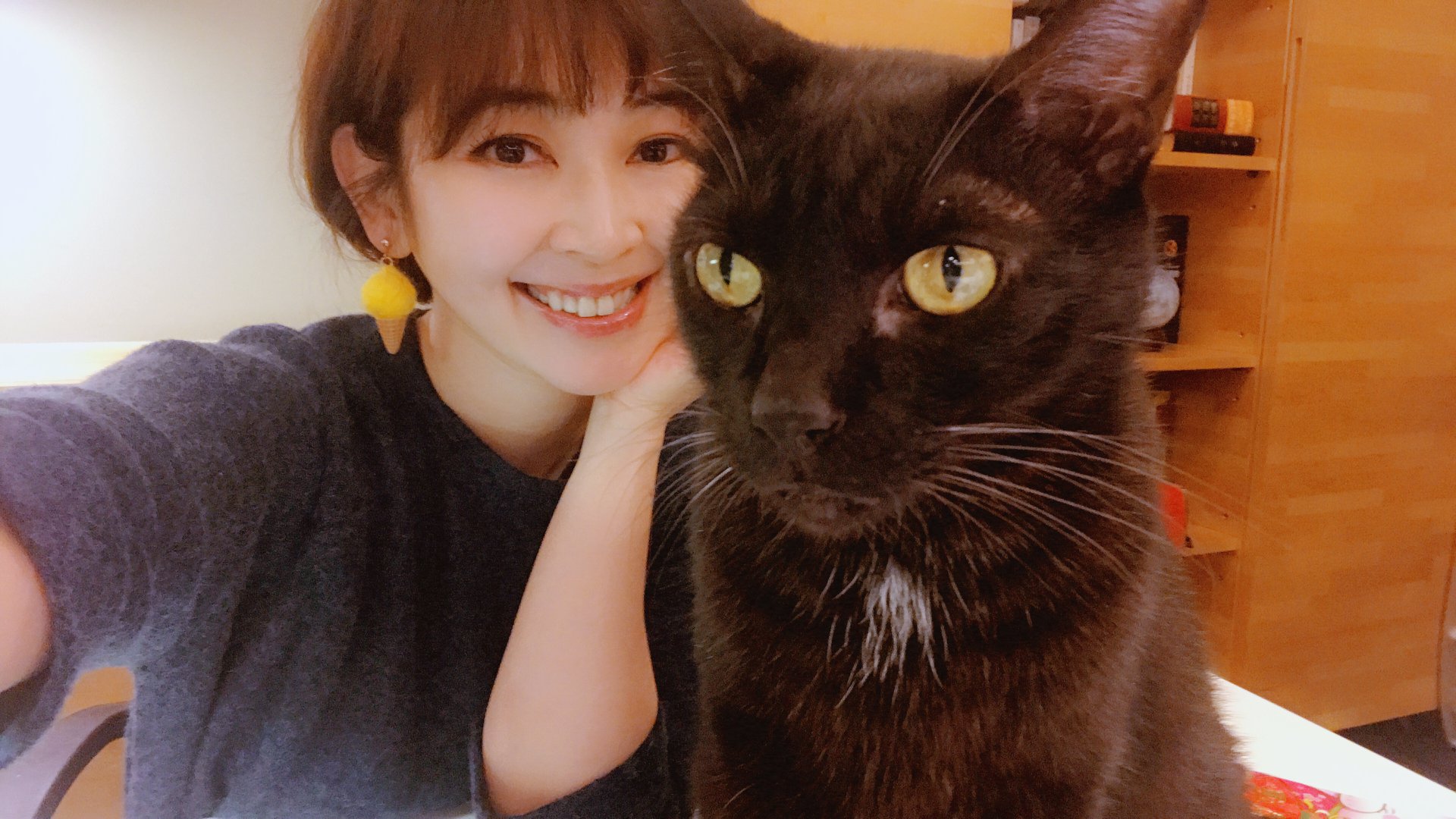 蔡燦得家裡養了5隻貓，除了自己的開銷與孝親費，貓食費也有抓預算，不任意超支。