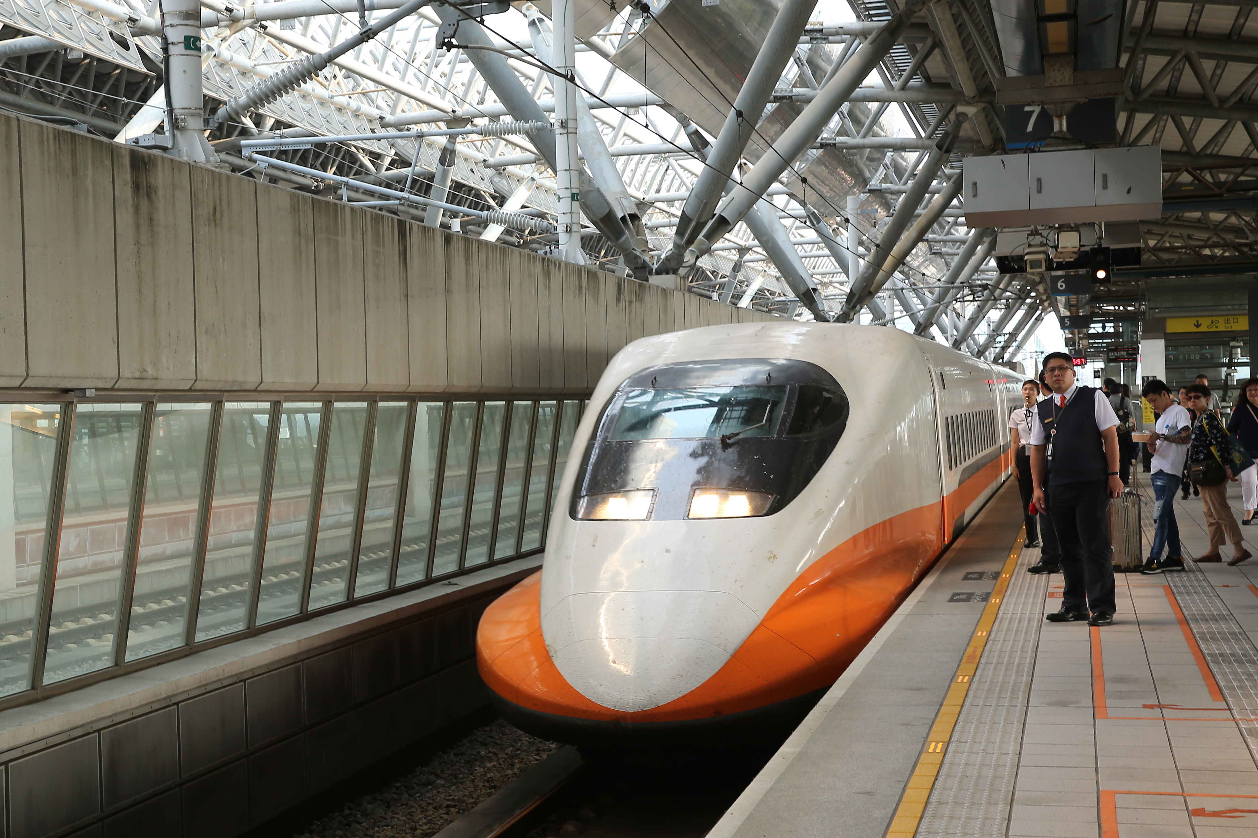 台灣高鐵宣布7月1日起推出「定點隨身讀」服務，讓旅客乘車可享免費閱讀電子書3小時。