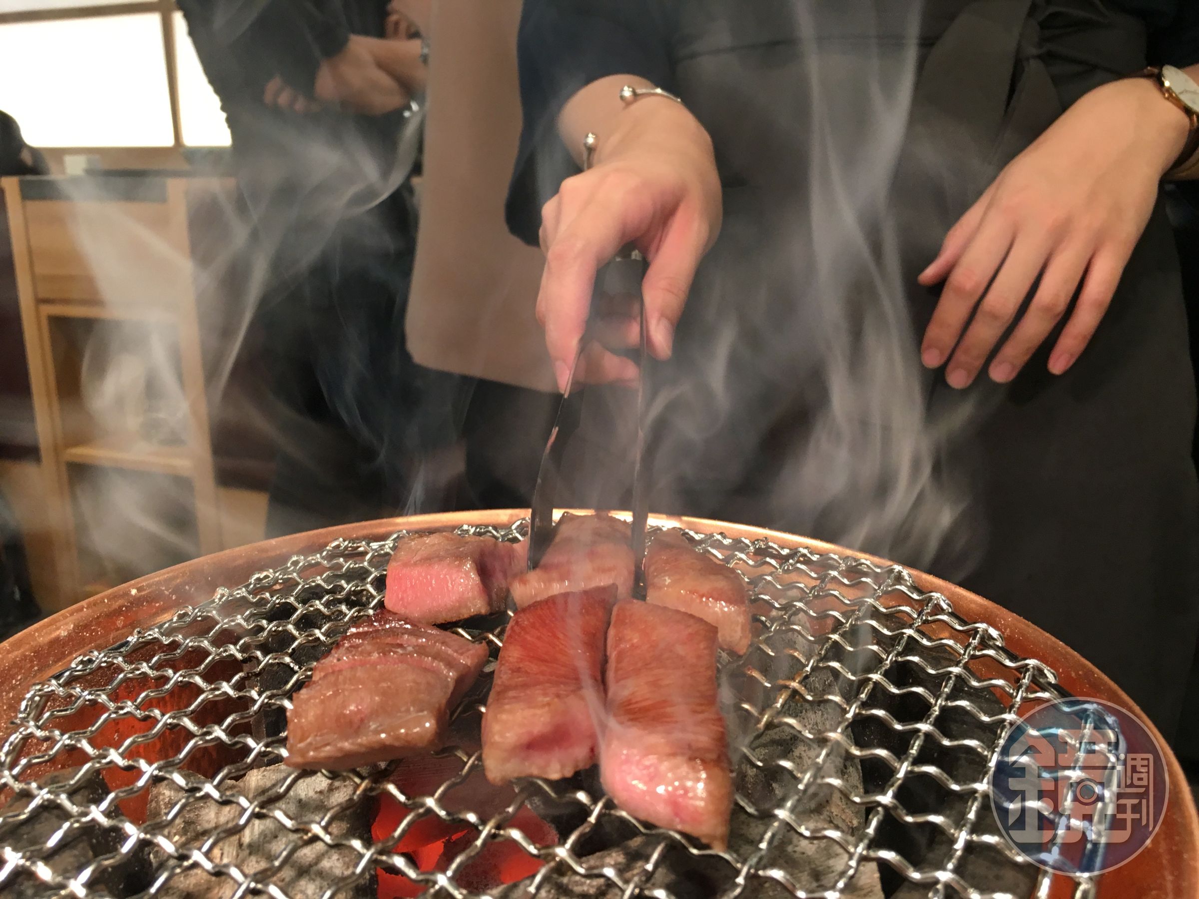 頂級燒肉品牌「樂軒和牛專賣店」，推出全新品牌「樂軒松阪亭」，主打「關西風壽喜燒」。