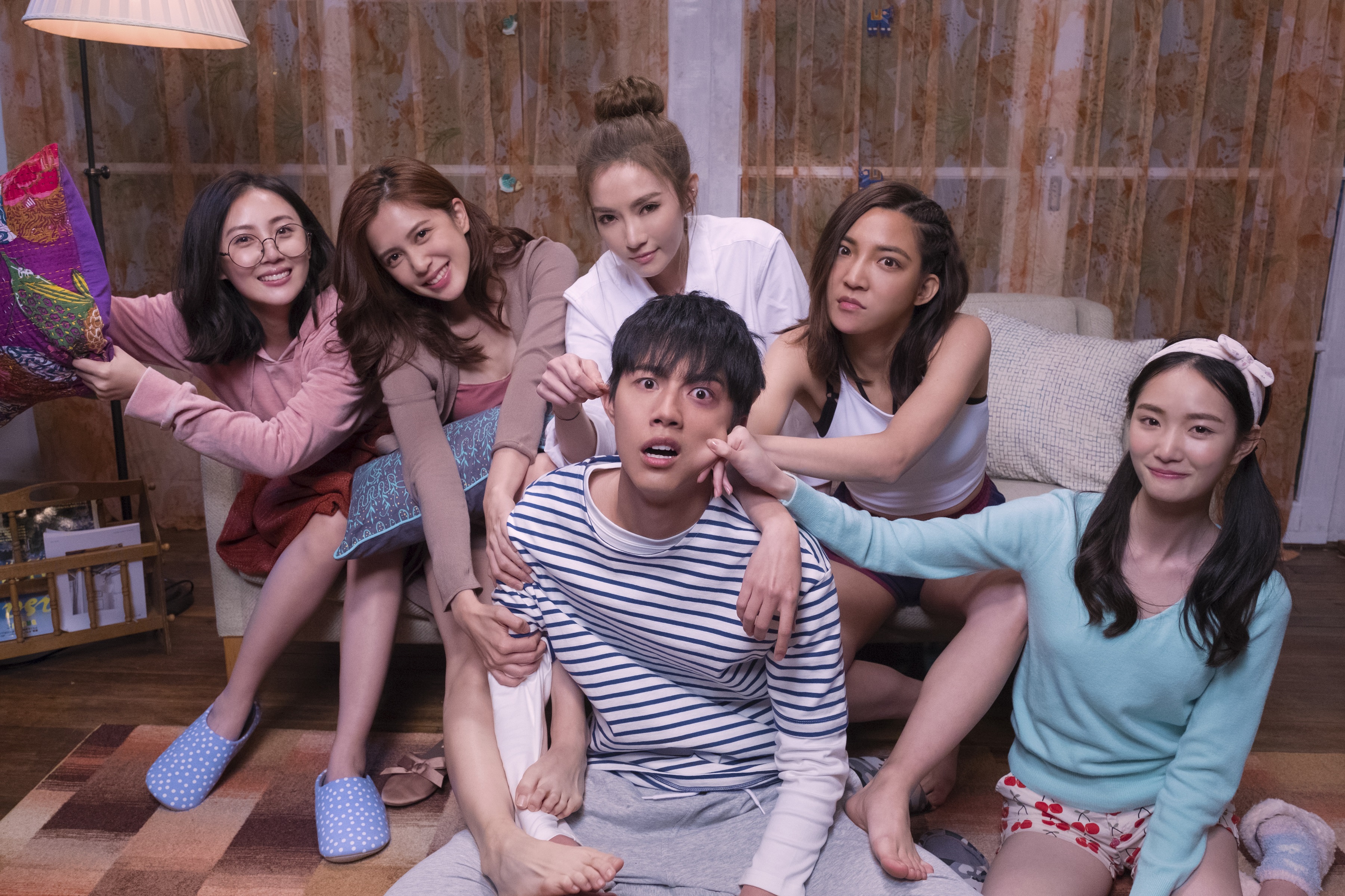 蔡凡熙在戲中被5位姊姊「疼愛」。（群星瑞智提供）