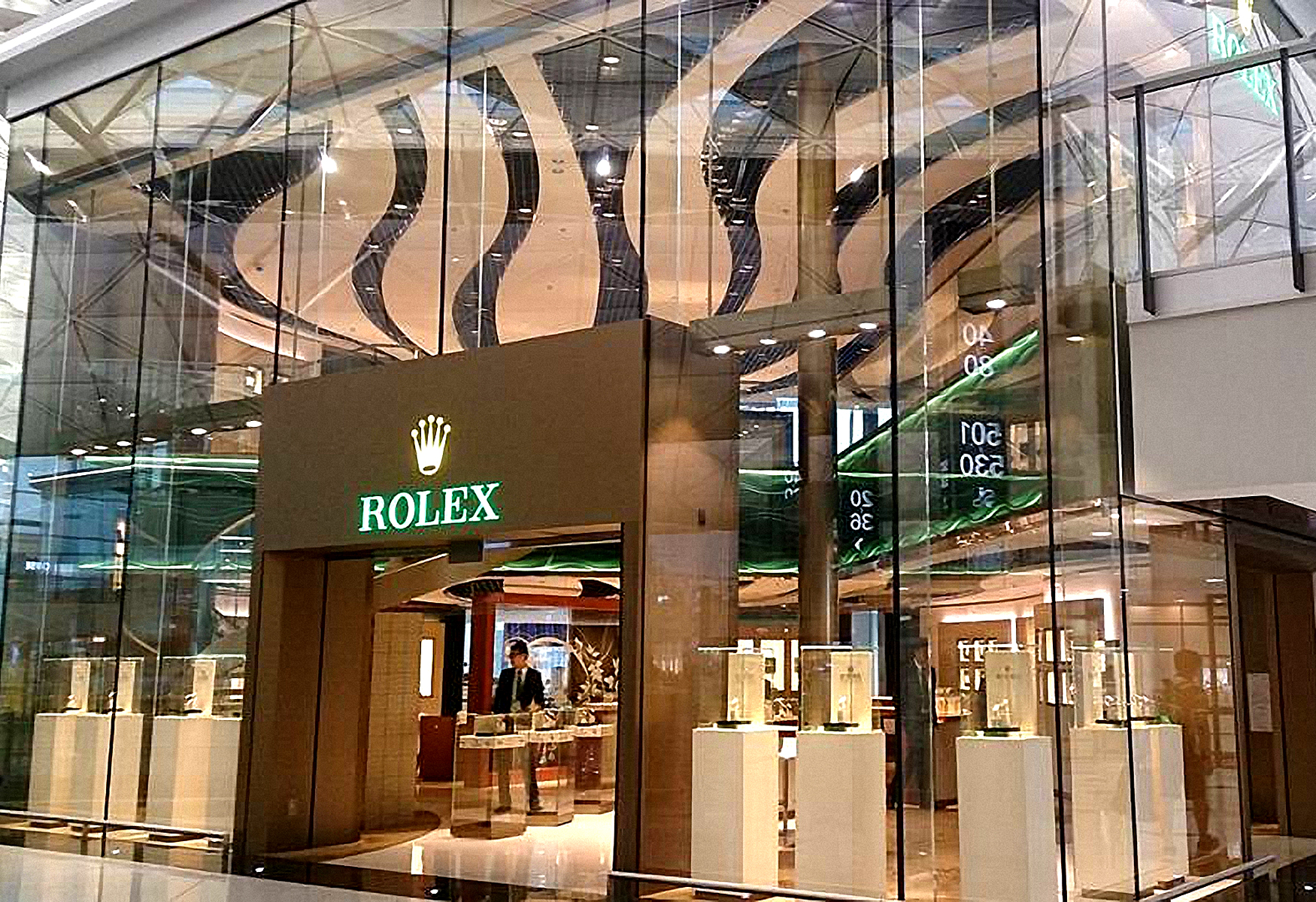 【錶市風雲】 熱門不鏽鋼運動錶炒風再起！買這些款式得「配錶」（下）