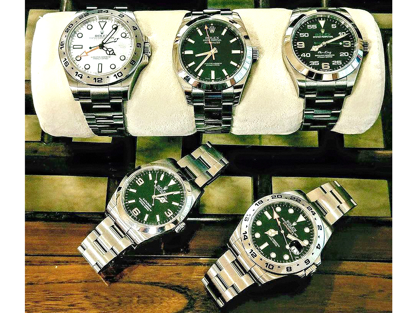 筆者經常配戴的Explorer 214270、Explorer II 216570、Milgauss 116400及Air-King 116900,去年中以前是店家櫥窗的常客,現在也越來越難見到了。貨源少,議價空間自然也小了。
