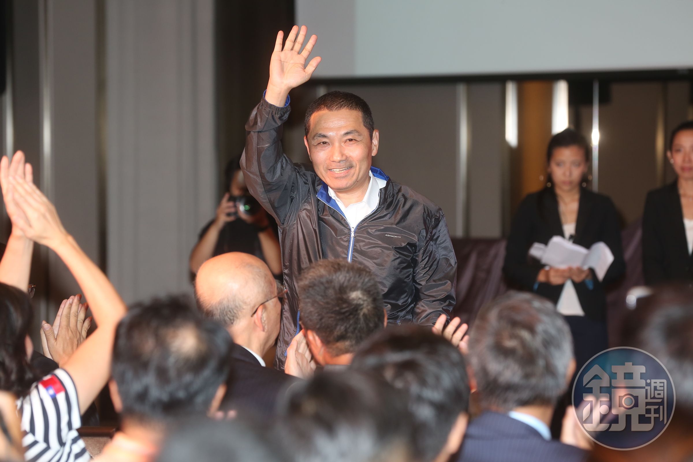 民進黨祕書長洪耀福表示，包括侯友宜辦公室以及侯友宜本人都曾打電話給媒體高層，希望該媒體不要報導、討論文大宿舍案。