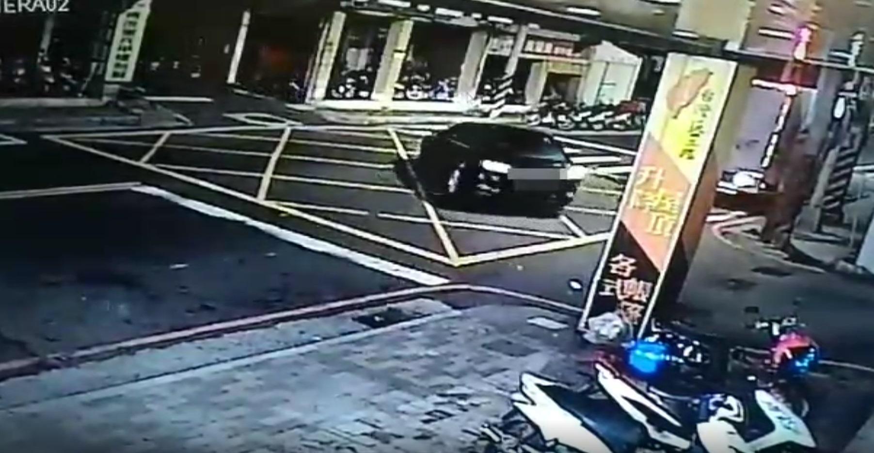 黃嫌犯案時開的是自己名下的車輛,犯案後立即被警方鎖定。(翻攝畫面)