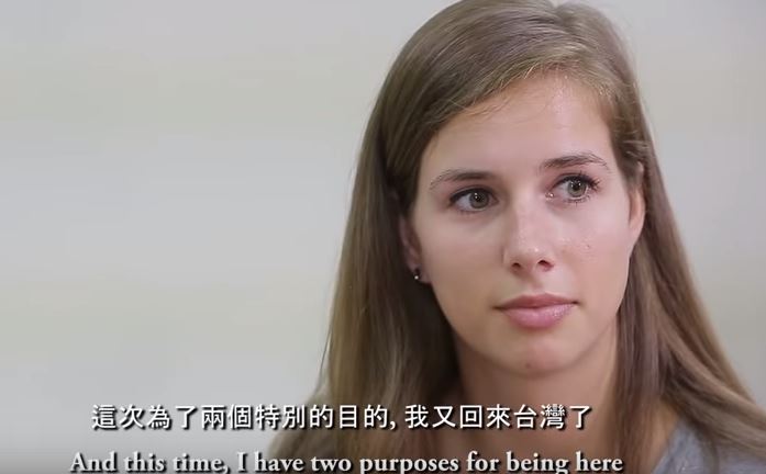 荷蘭女孩英娥曾於2013年來台交換一年，就此愛上台灣。（翻攝自「不要鬧 Stop Kiddin' Studio」影音）