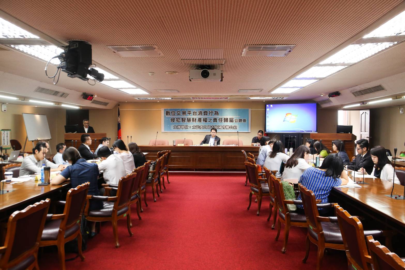 日前舉辦公聽會，邀請產官學界討論研議成立網購專法可行性。（東森購物提供）