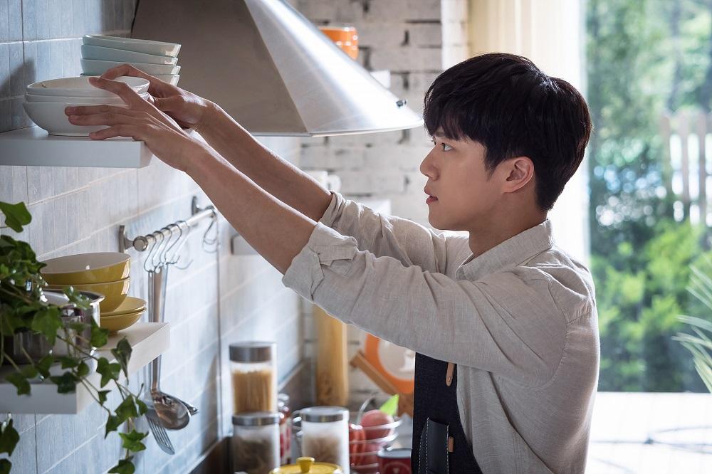 《妳的管家》找來有「腦性男」封號的河錫辰飾演帥氣的完美管家。（龍華電視提供）