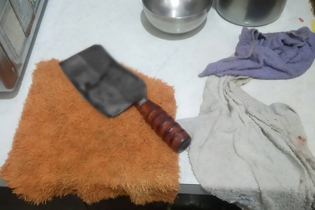 姚男因中風不願拖累家人，今中午持菜刀砍兒子後意圖自殺。（翻攝畫面 ）