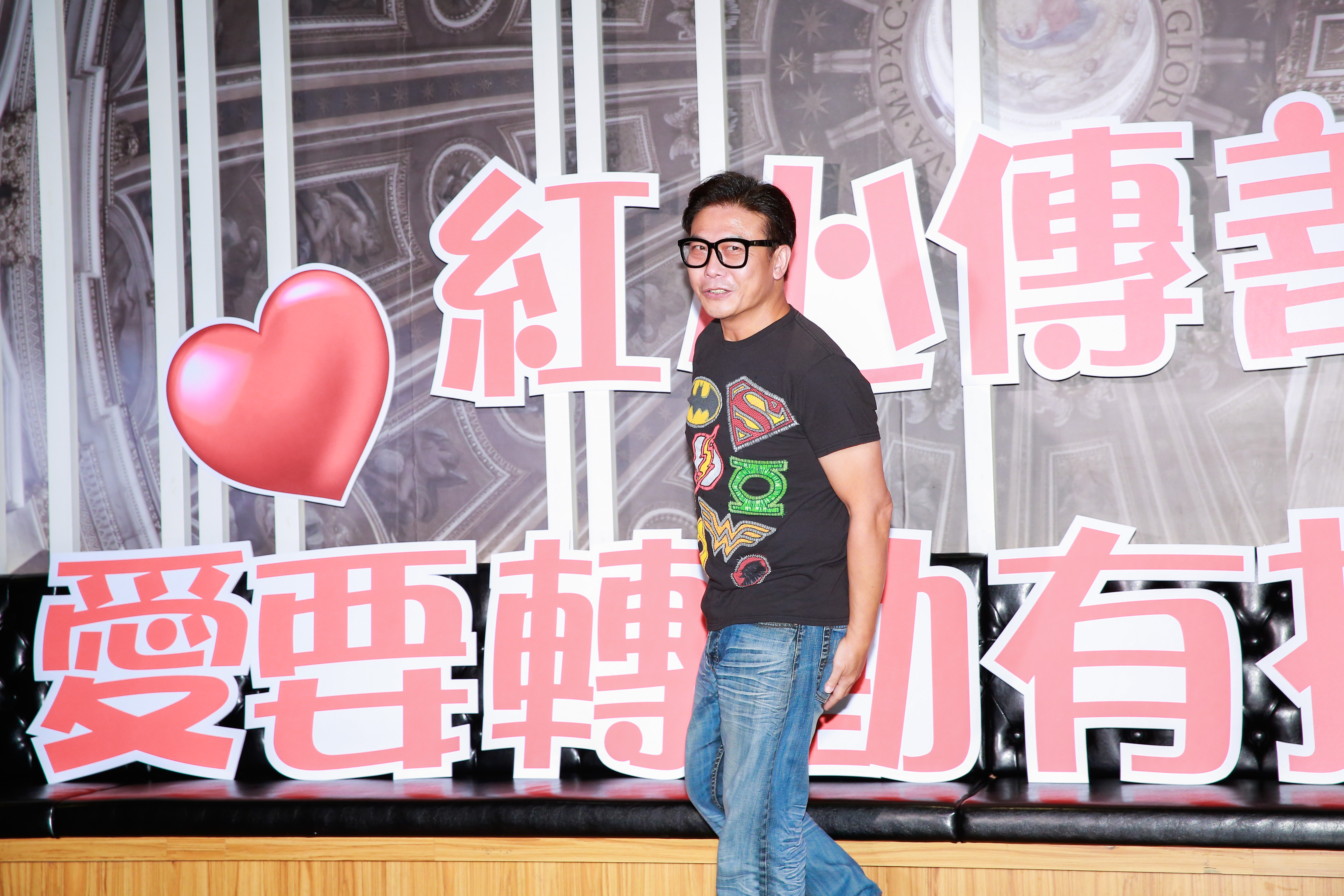 55歲的錢小豪保養得超好，不僅身材沒走樣，連樣子看起來都與44歲的陳奕迅有點像。