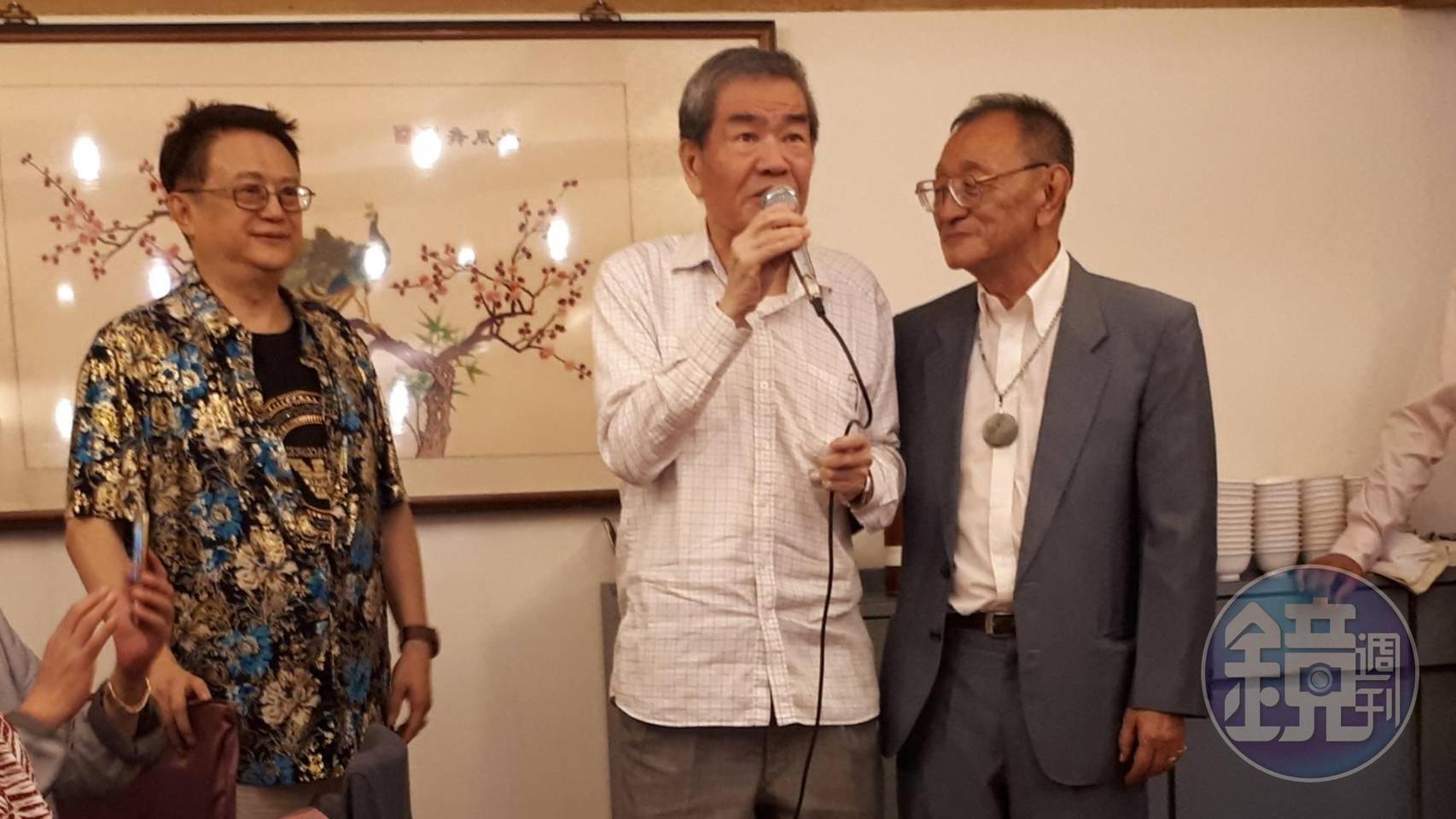 前竹聯幫幫主趙爾文(中)30日出席董念台的婚宴,並祝董早生貴子。
