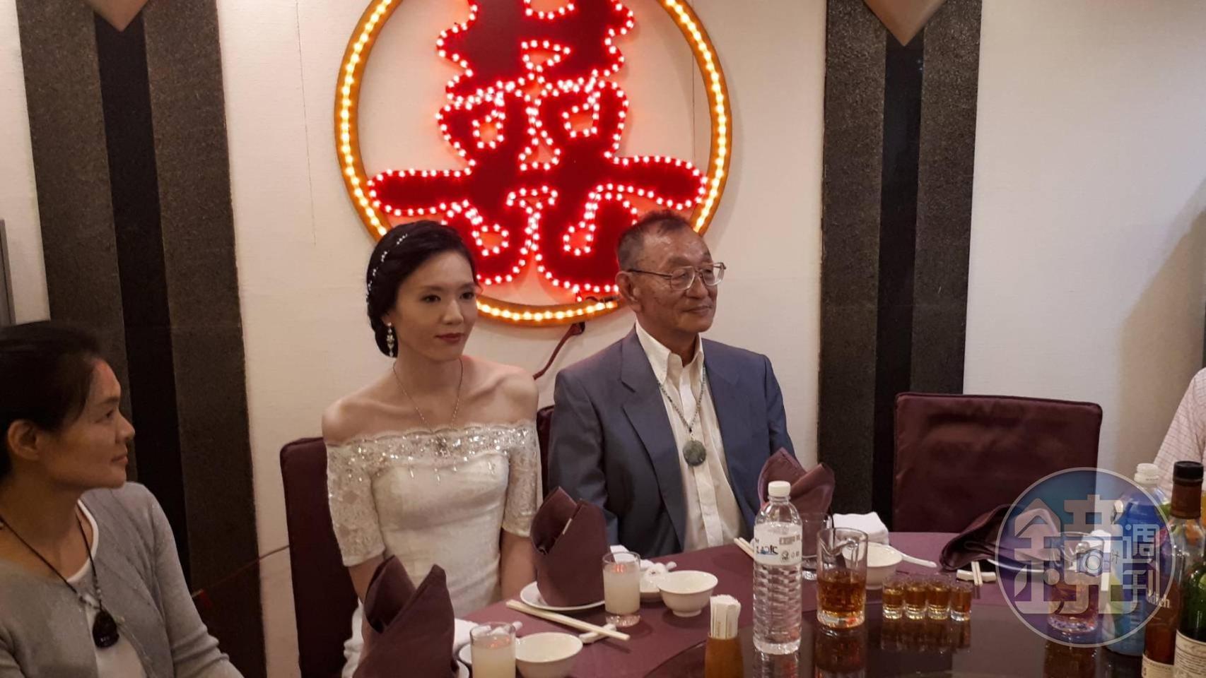 68歲的討債專家董念台30日晚間與35歲的嫩妻黃逸珊舉辦婚宴。