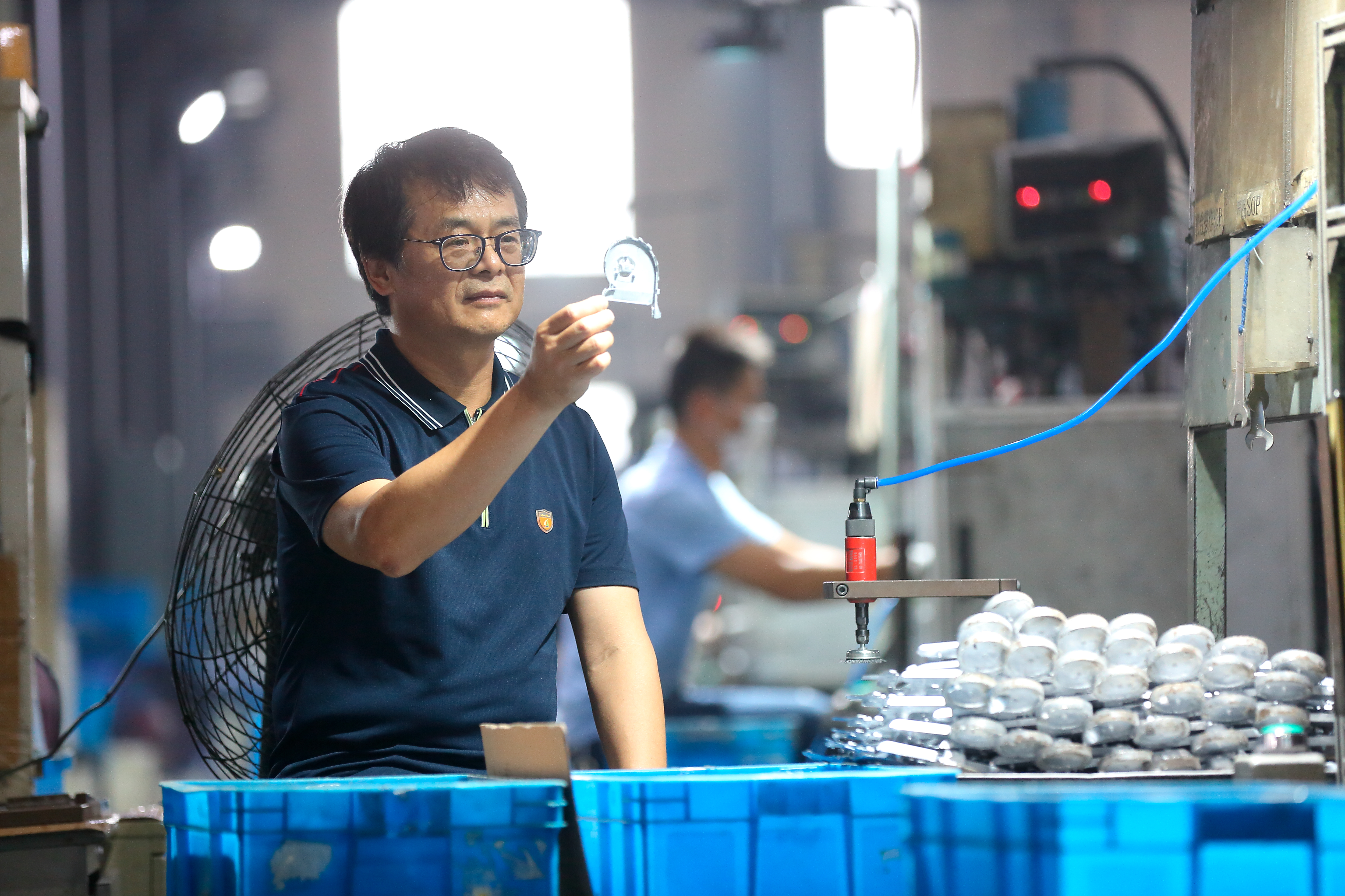 許振焜認真打拚又不失敦厚的人格特質，讓他創業一路走來貴人不斷。