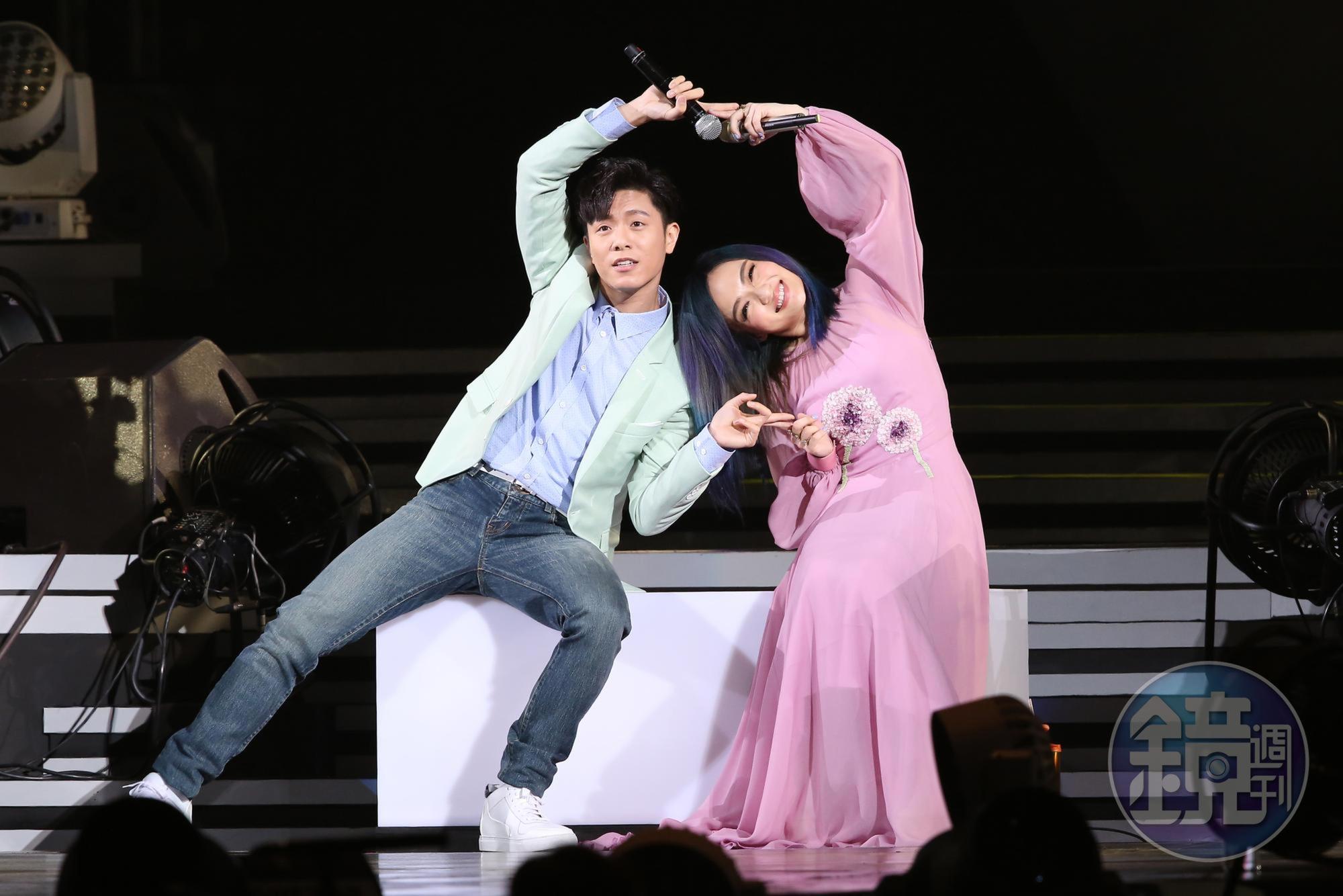 星光幫出身的徐佳瑩（右），演藝之路一帆風順，曾在演唱會「是日救星」邀請韋禮安擔任嘉賓。
