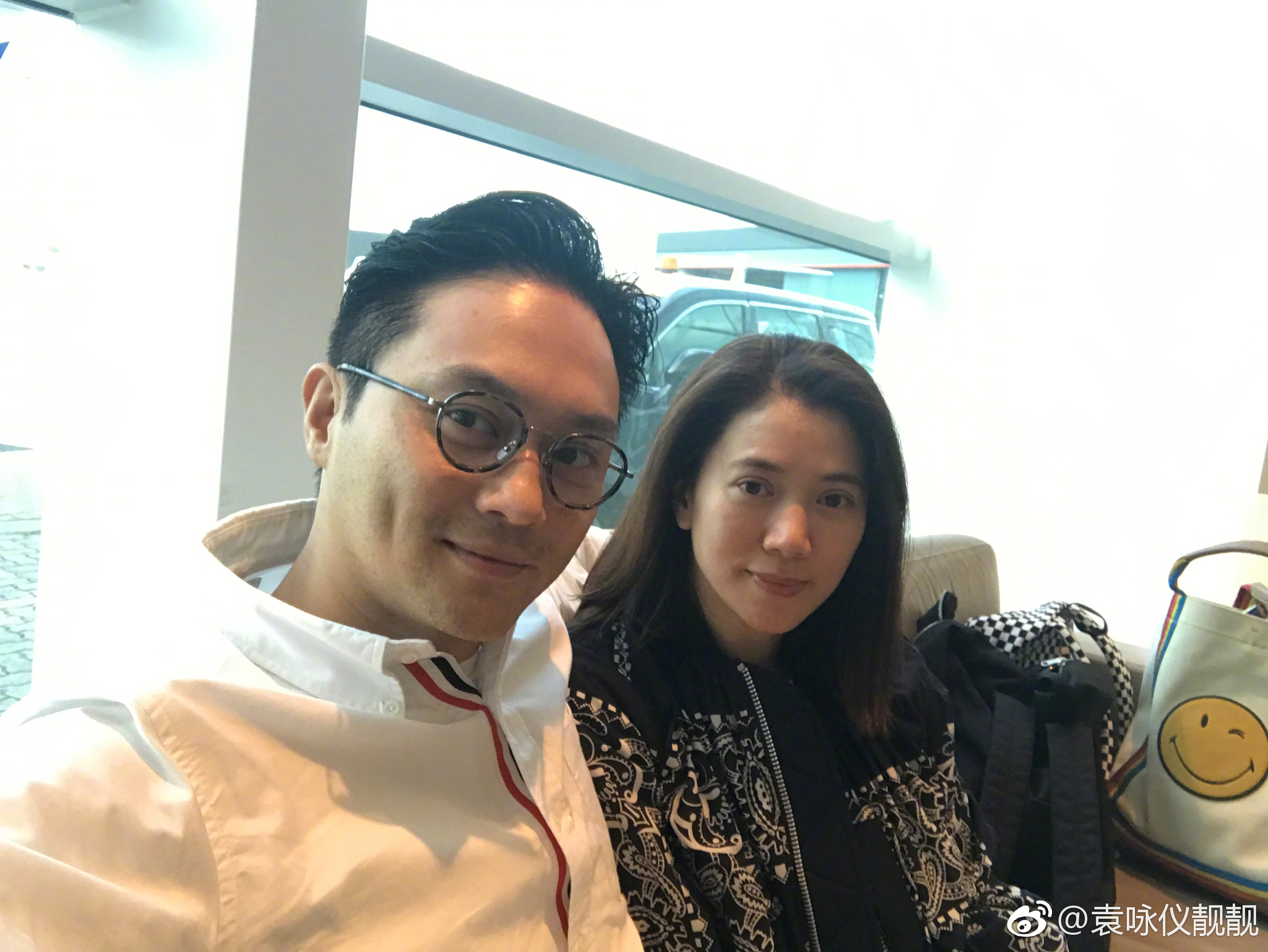 張智霖與袁詠儀夫妻倆合體上遍大陸綜藝節目，進帳近5億。（摘自微博）