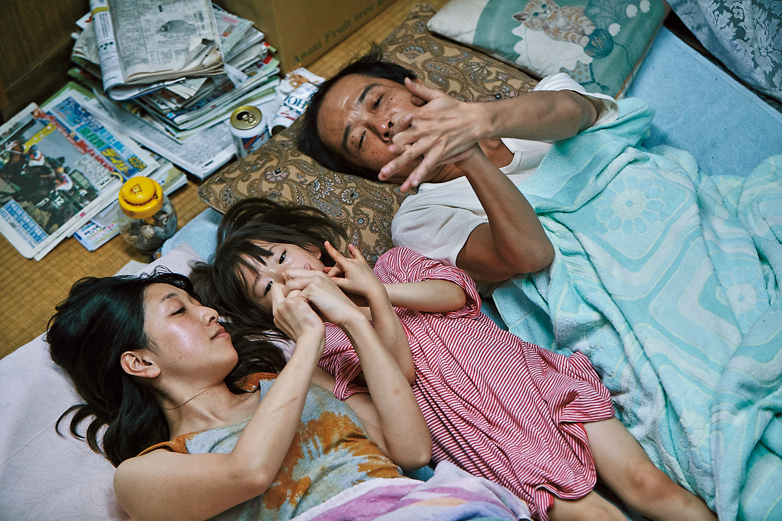 《小偷家族》以邊緣窮困家庭為背景,主要演員Lily Franky(右)、安藤櫻(左)都是得獎的實力派演員。(釆昌多媒體提供)