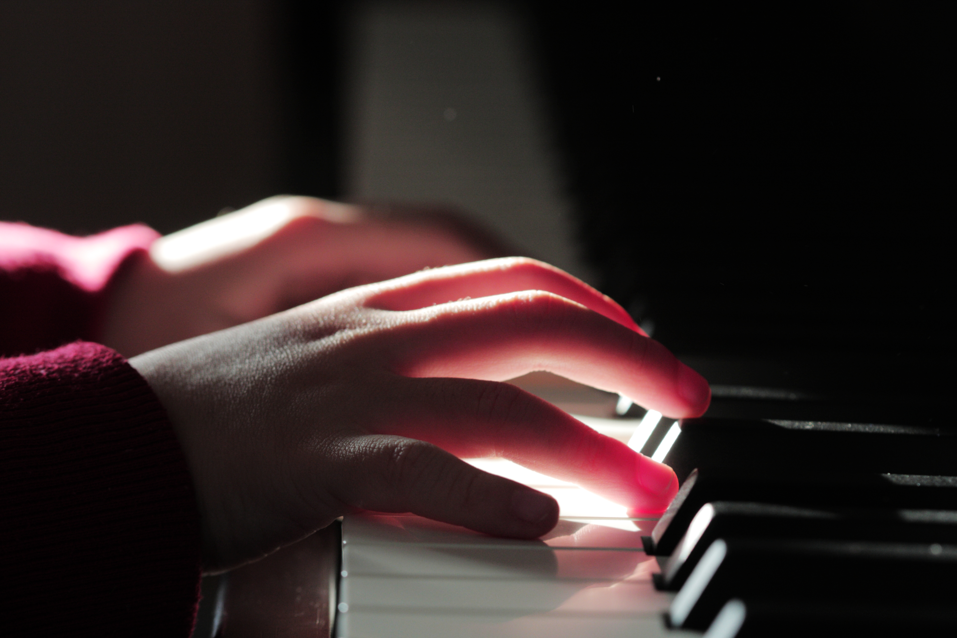 麻省理工學院的一項新的研究顯示，鋼琴課程可以對學齡前兒童辨別音高的能力提供特定的影響。（東方IC）