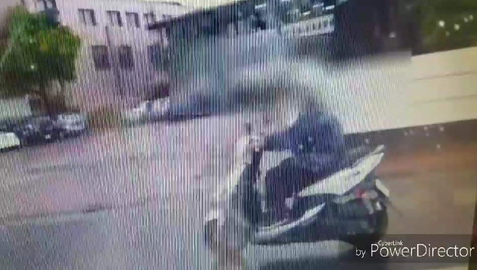 警方循線在台南發現王嫌正在騎機車,認為機不可失,立即逮捕。(警方提供)