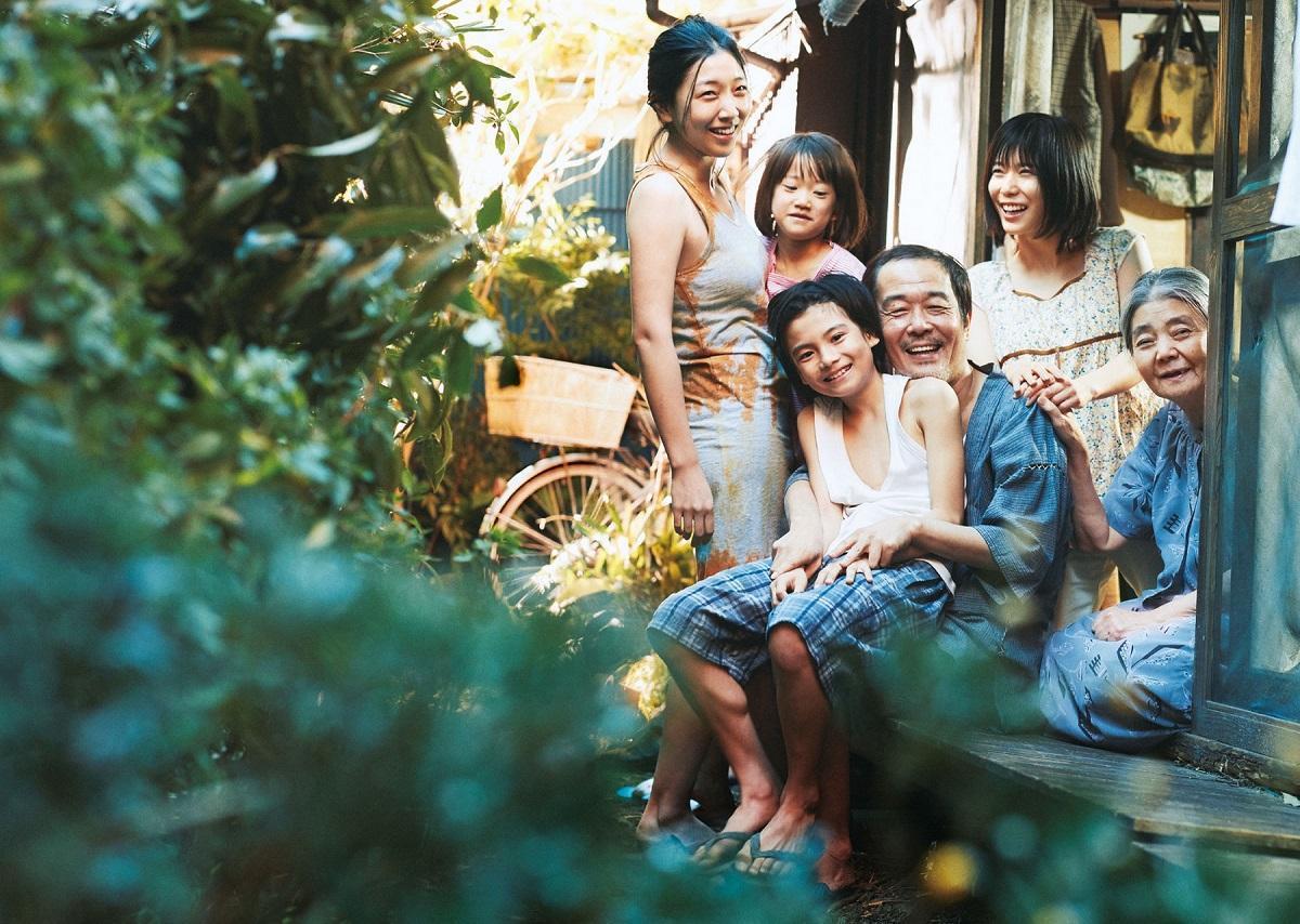 《小偷家族》6月初在日本上映以來,票房已突破新台幣7.5億元,可望成為是枝裕和執導生涯中最佳票房作品。(釆昌國際多媒體提供)