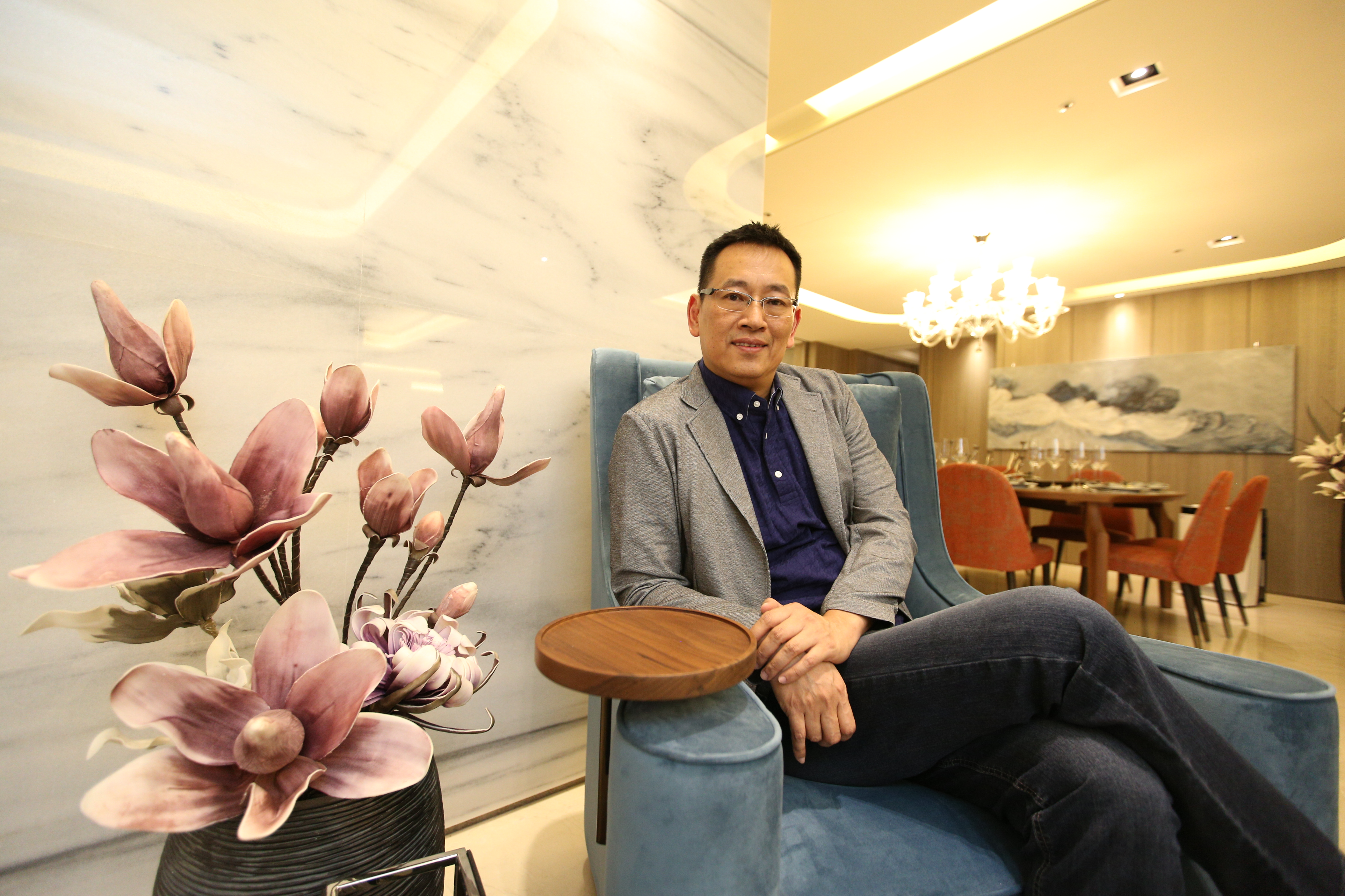 台中帝寶的公設門廳都由豪宅大師王勝正操刀，為了保有一致性，總裁行館室內裝潢也是由他設計，裝潢費用約2,800萬元。
