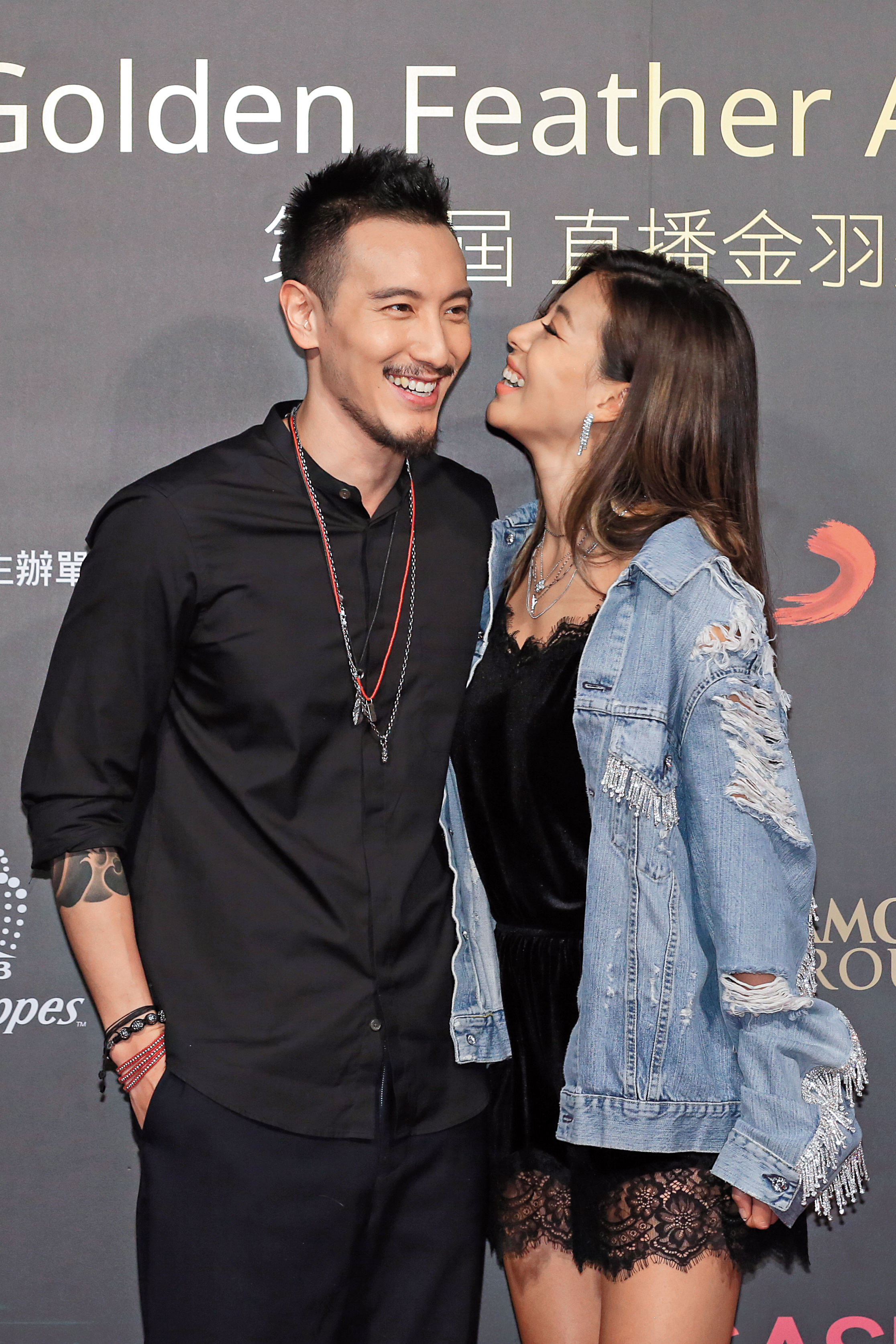 王陽明與老婆蔡詩芸，經常一起曬恩愛，也偶爾合體撈金。