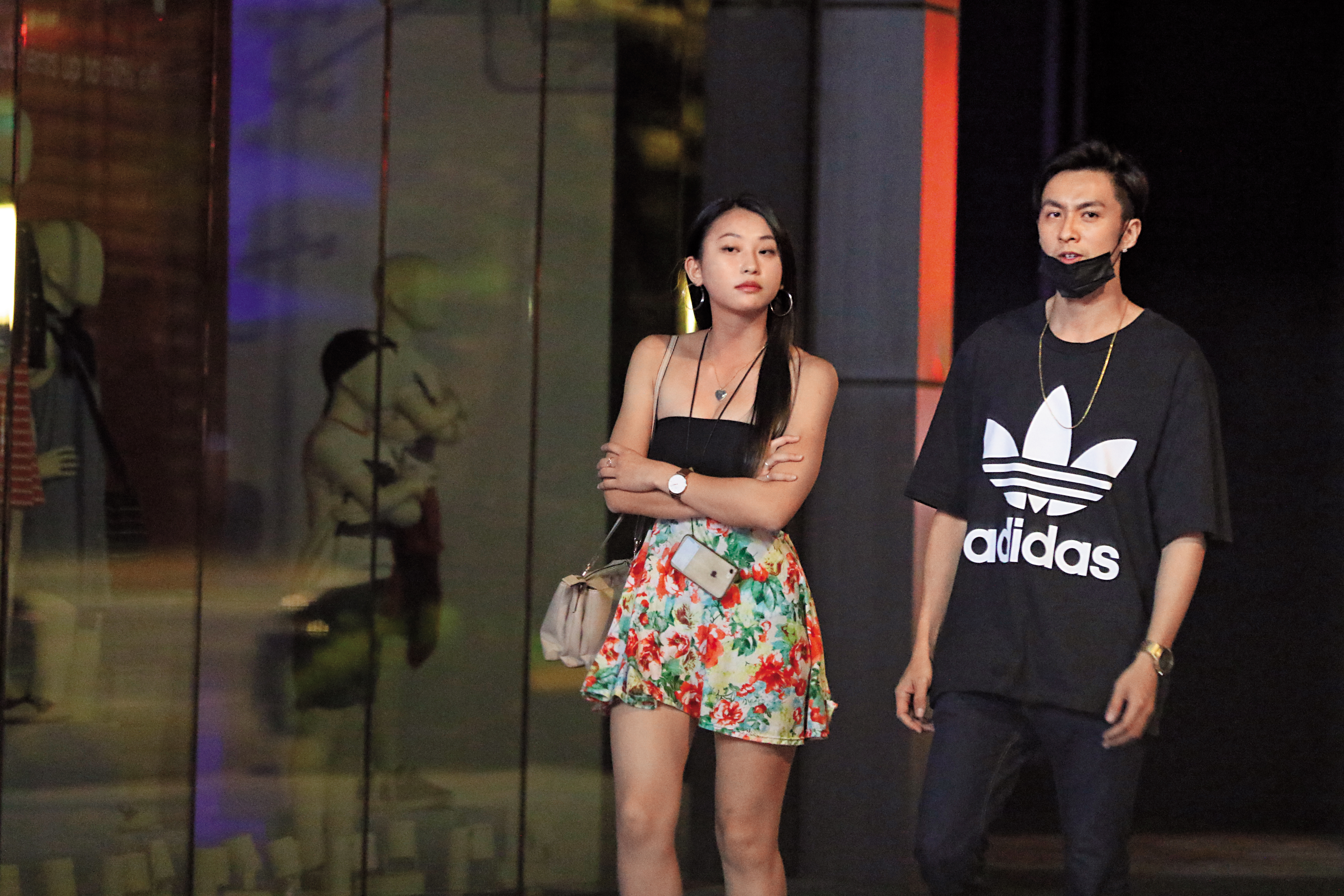 6/29 02:18 張雁名領著新妹子往夜店繼續續攤，直到深夜都沒看到兩人離開。